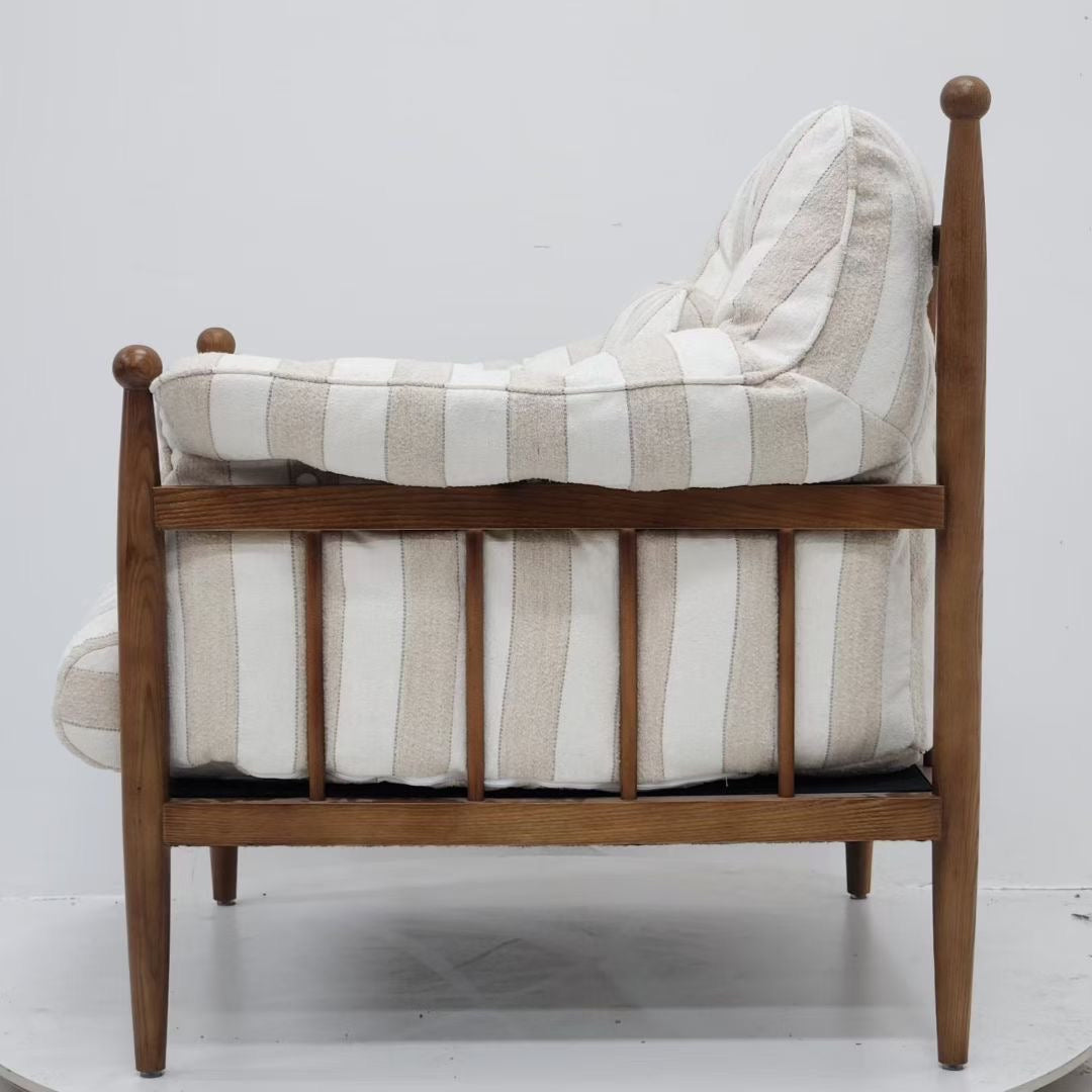 Fauteuil Lounge en Bois Massif à Finials Sculptés et Tissu Bouclette Rayé