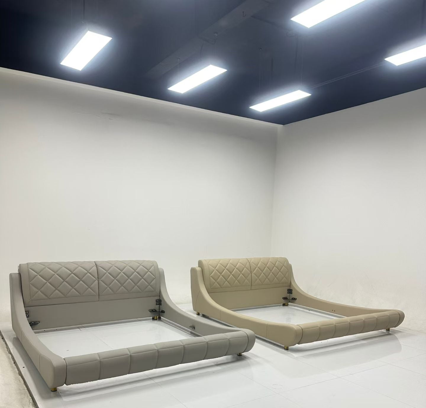 Lit capitonné en cuir synthétique à tête enveloppante – Collection Vasto