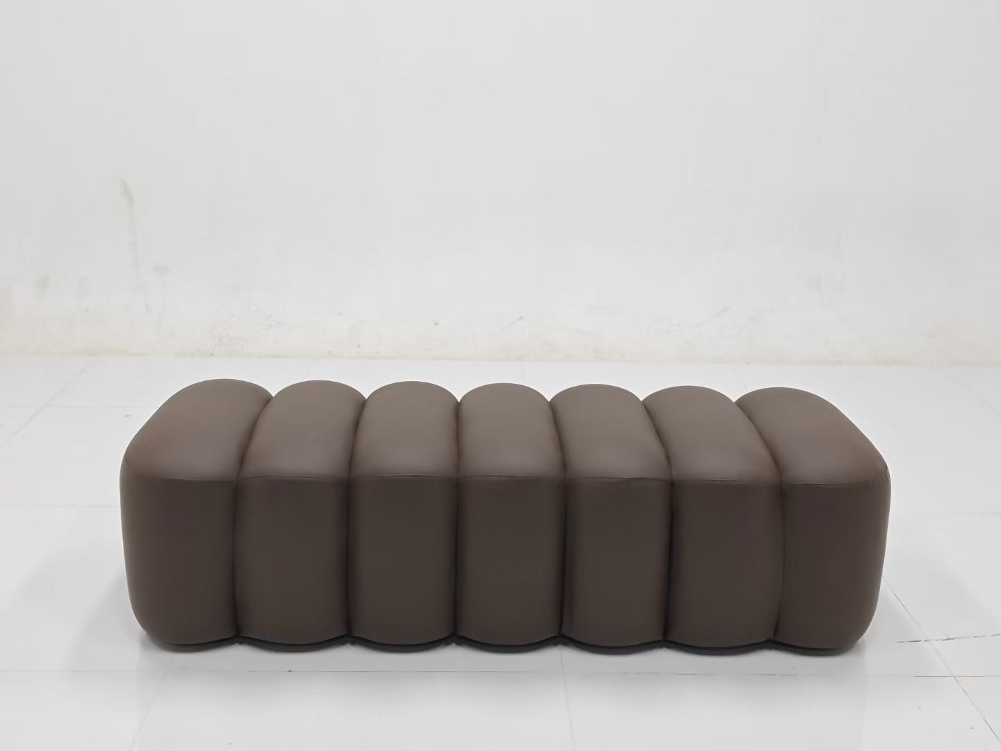 Canapé bas modulable en cuir brun chocolat à sept vagues arrondies – Onda