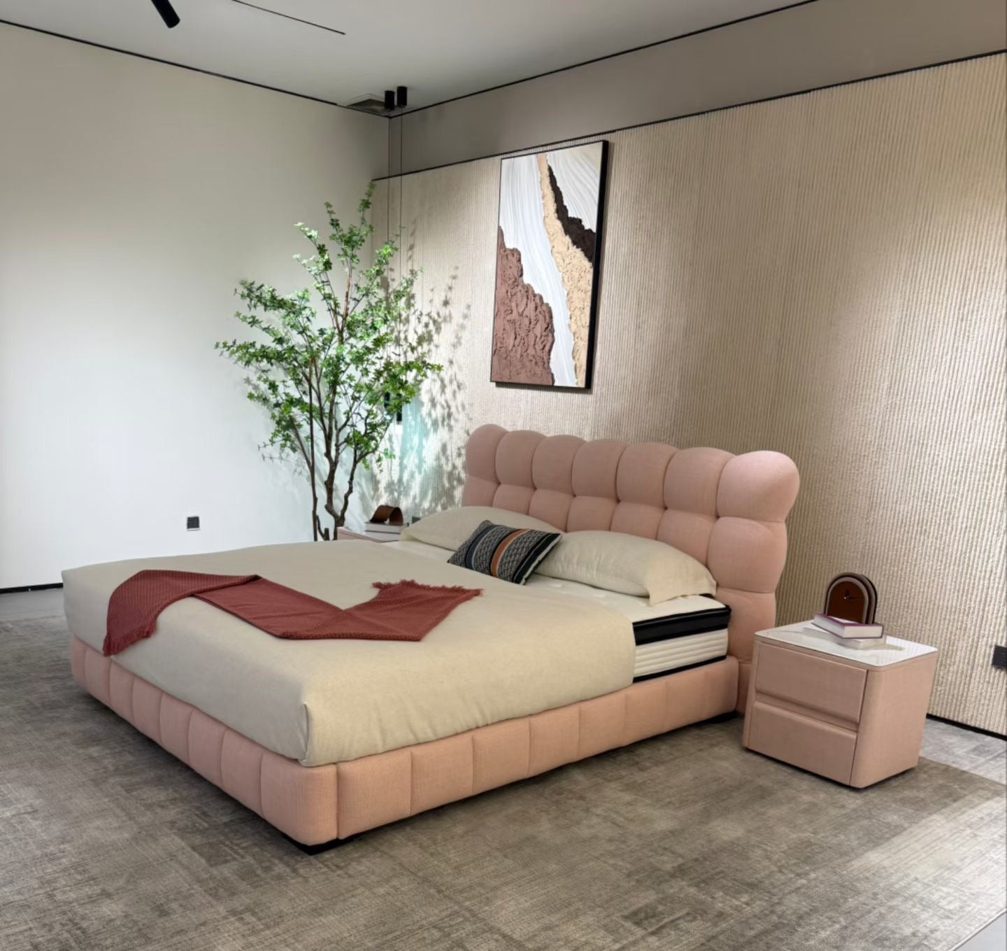 Lit capitonné en tissu bouclé rose poudré avec coffre de rangement – Bubble