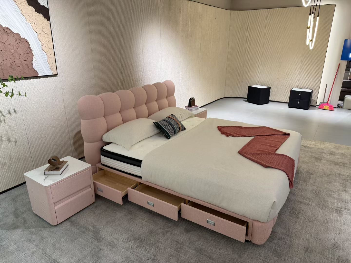 Lit capitonné en tissu bouclé rose poudré avec coffre de rangement – Bubble