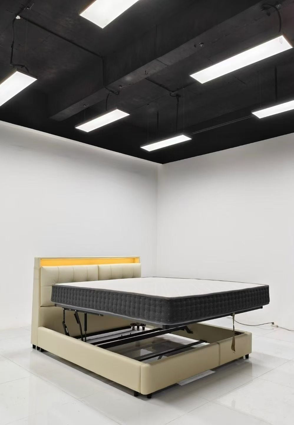 Lit coffre capitonné en simili cuir ivoire avec tête de lit LED – Lux Storage