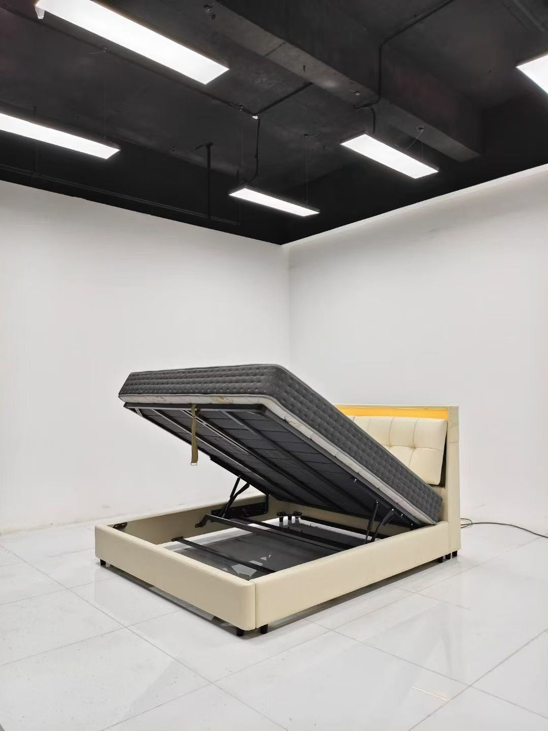 Lit coffre capitonné en simili cuir ivoire avec tête de lit LED – Lux Storage