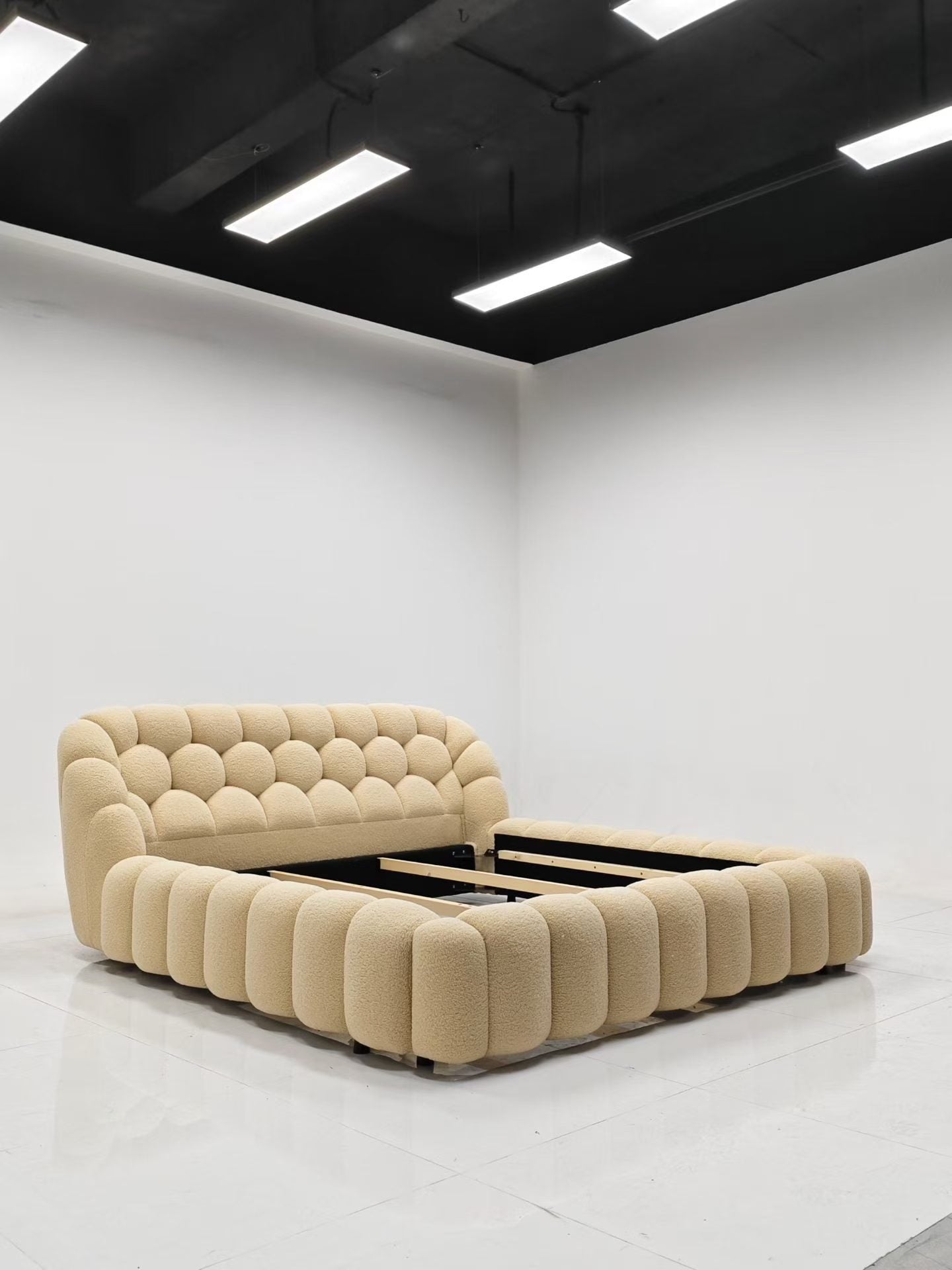 Lit design capitonné en tissu bouclette – UBBLE LUX EDITION
