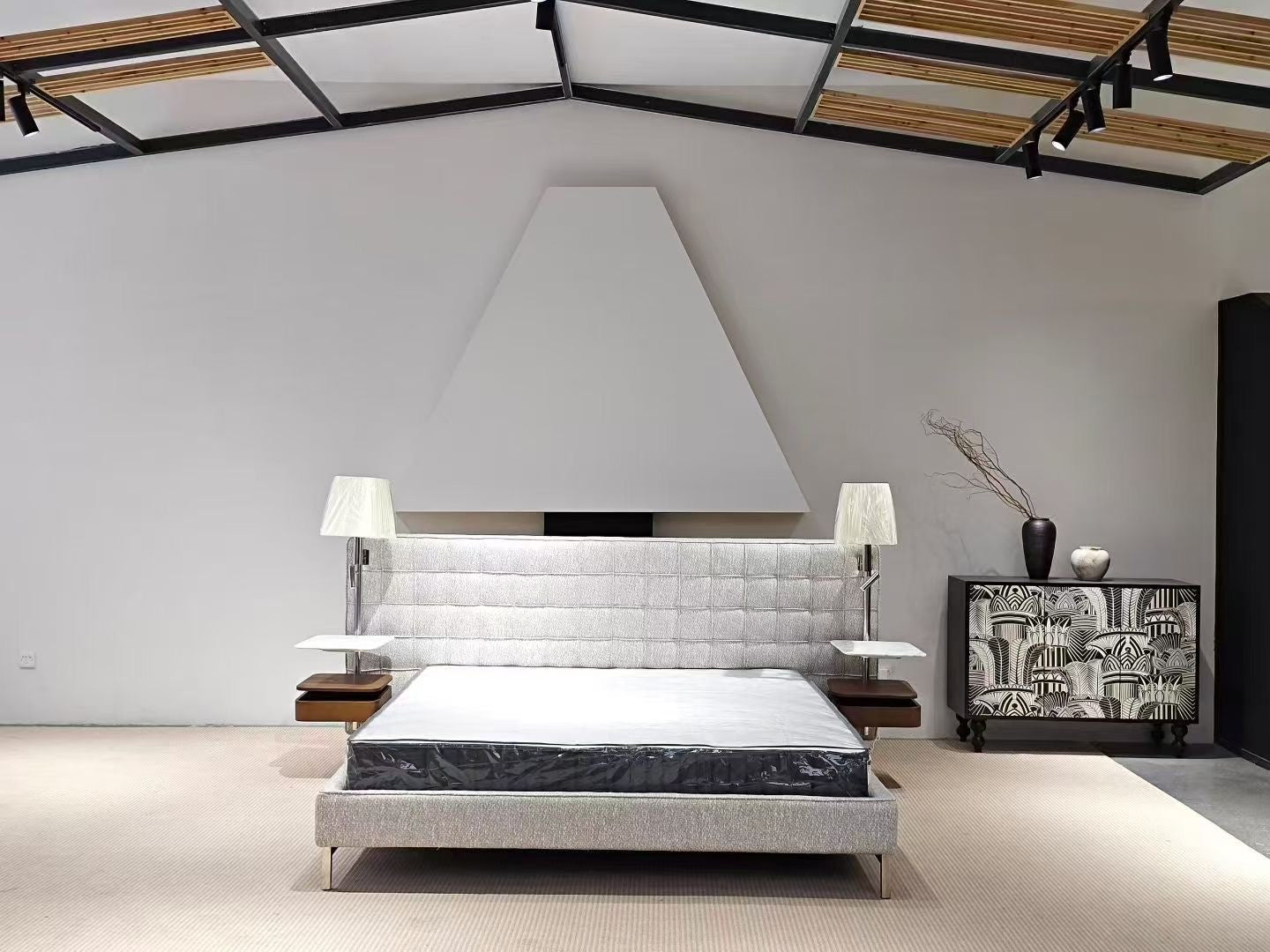 Lit capitonné tête de lit XXL avec chevets suspendus marbre & noyer – Executive Comfort
