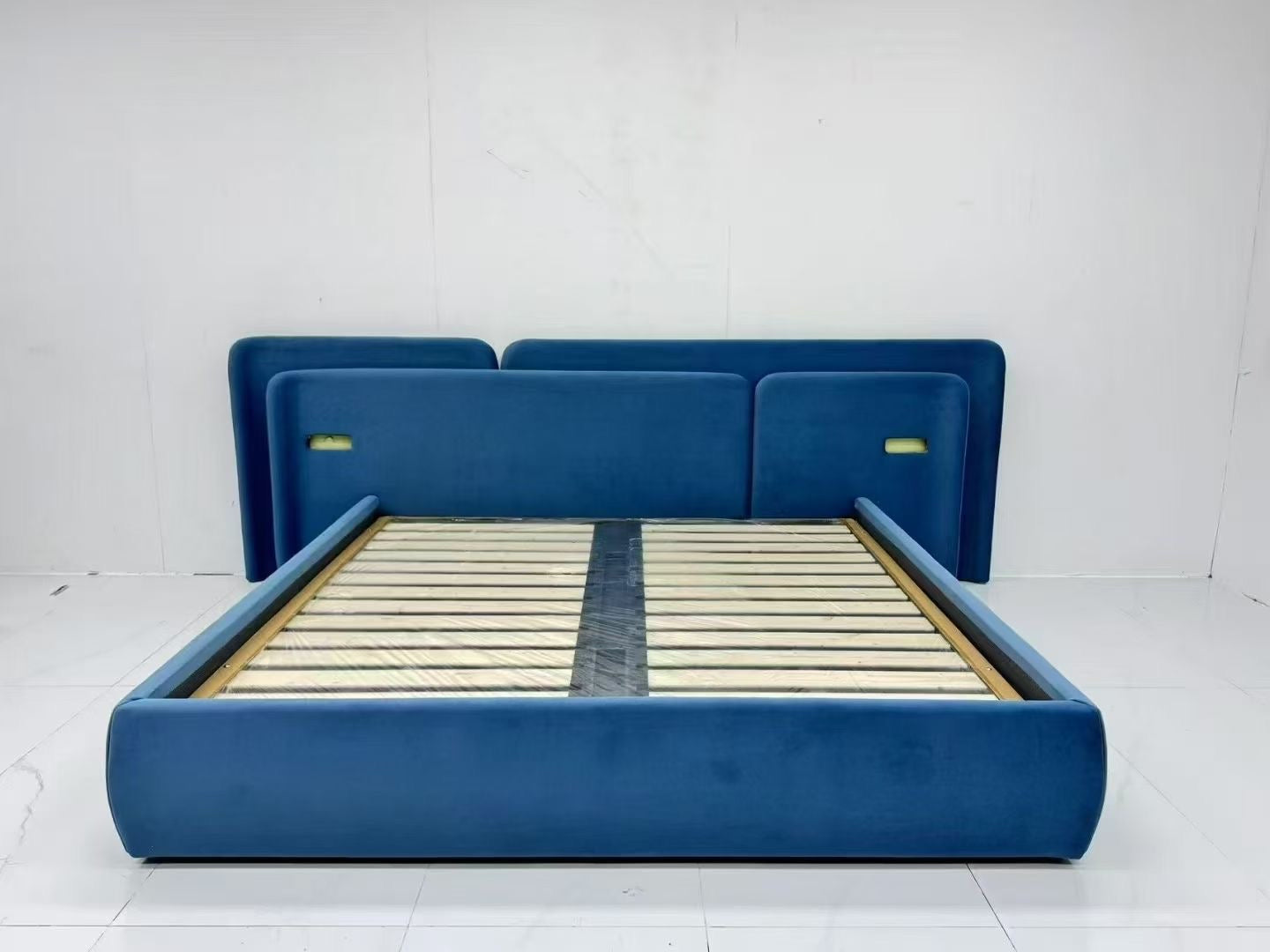 Lit capitonné velours bleu à tête de lit modulaire LED – Urban Soft