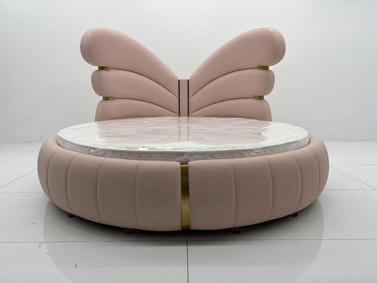 Lit rond en cuir végétal rose poudré à tête de lit ailes de papillon – Moon Love