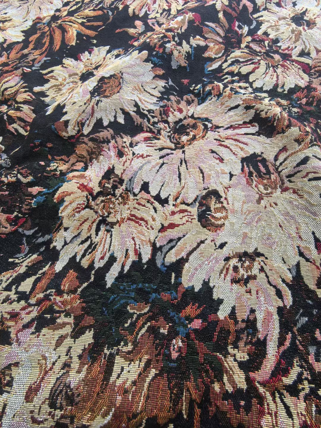 Fauteuil à bascule en bois laqué noir, cuir patiné et coussin jacquard floral