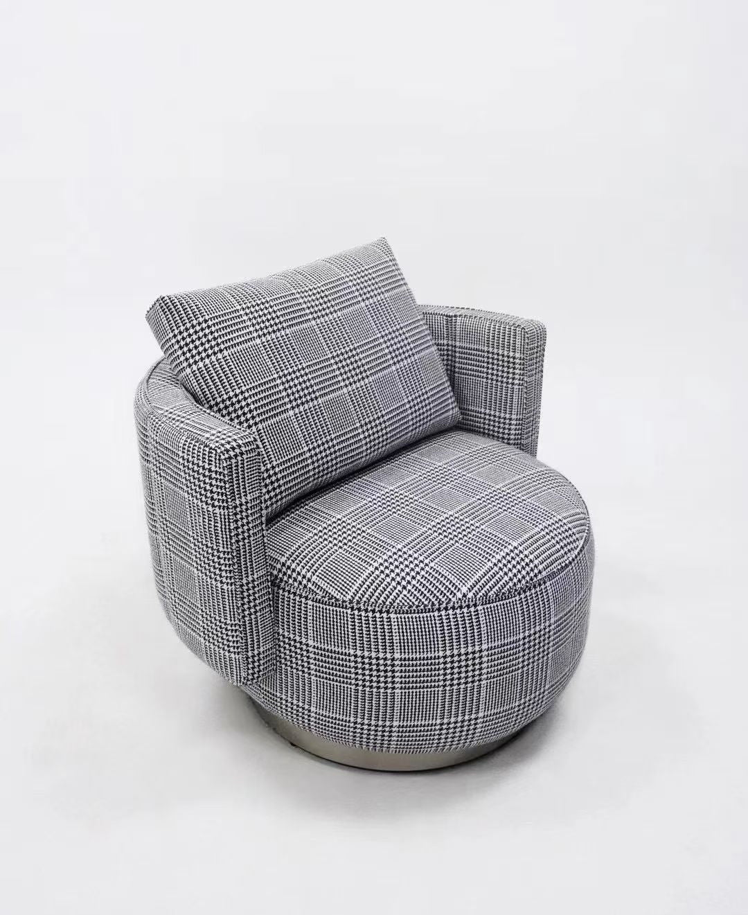 Fauteuil pivotant en tissu pied-de-poule noir et blanc – Swivel Chic