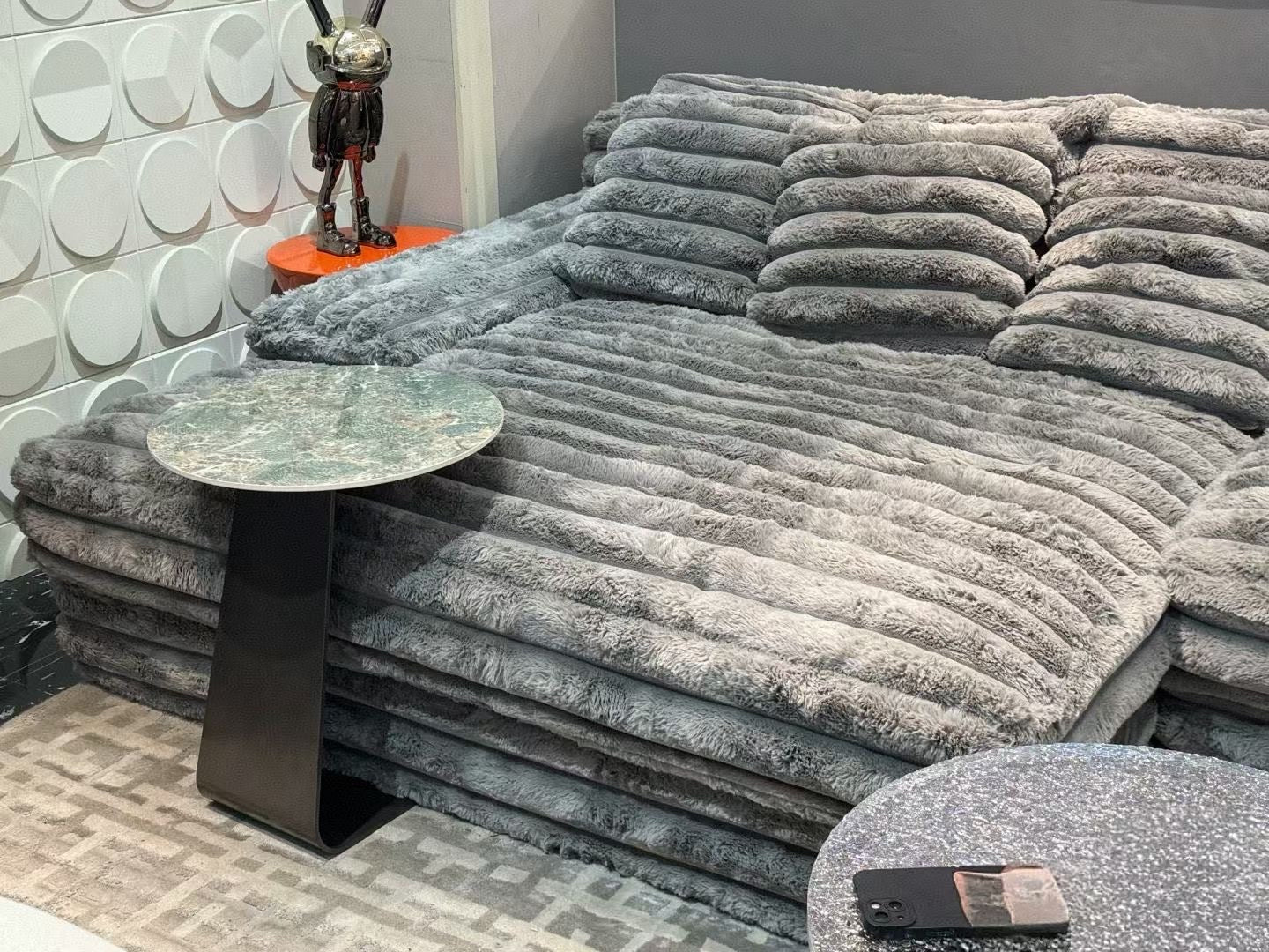 Canapé lounge modulable en fausse fourrure grise côtelée – Cocoon Togo