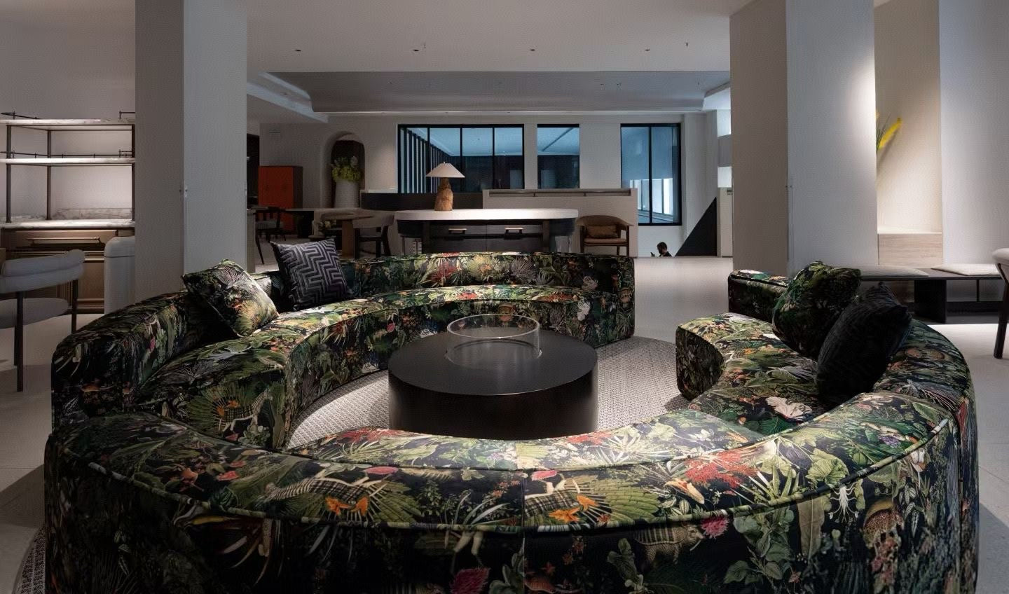 Canapé lounge circulaire en velours imprimé jungle – Jungle Edition