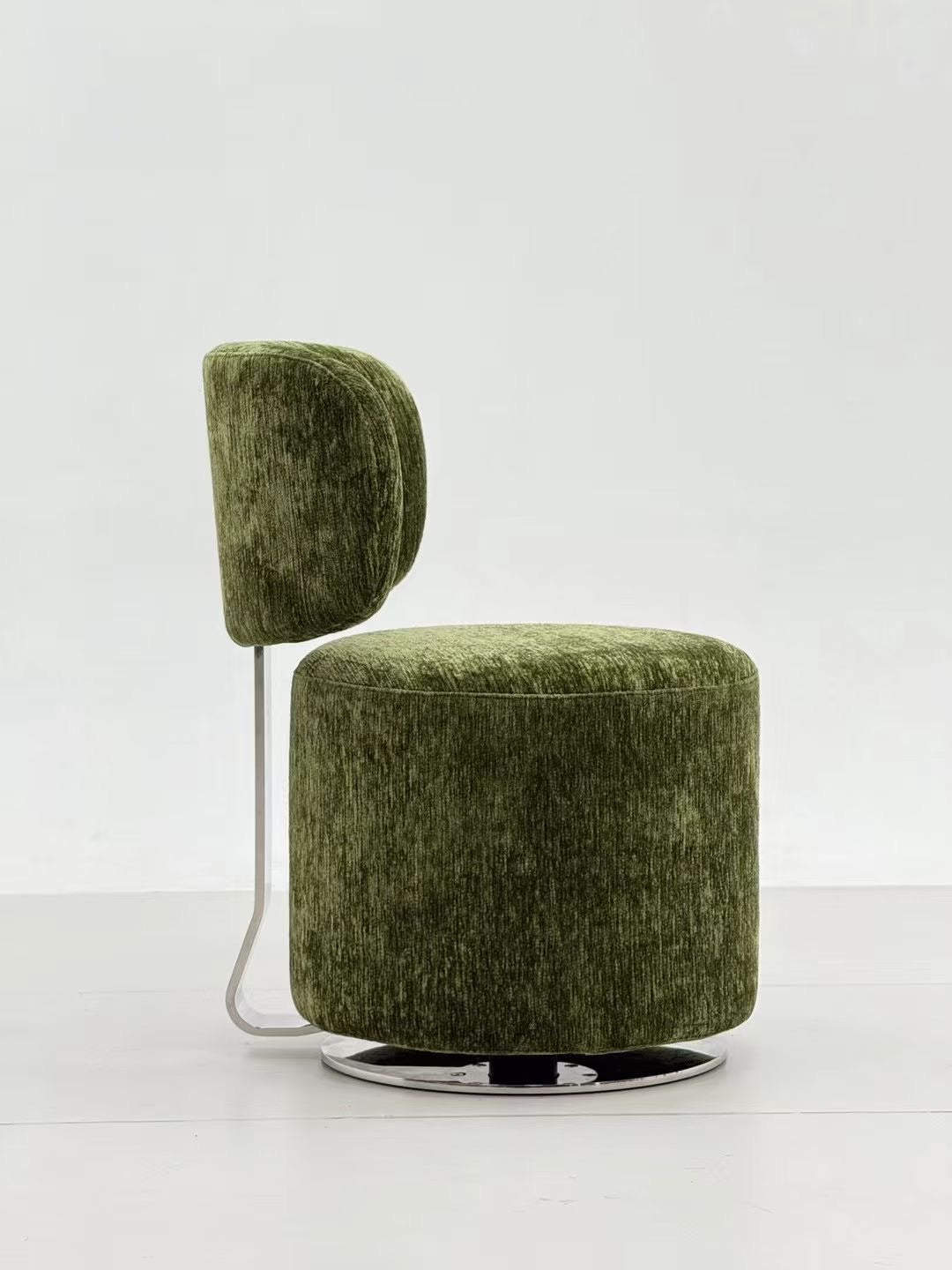 Fauteuil pivotant en velours chenille vert – Sculpt Chair