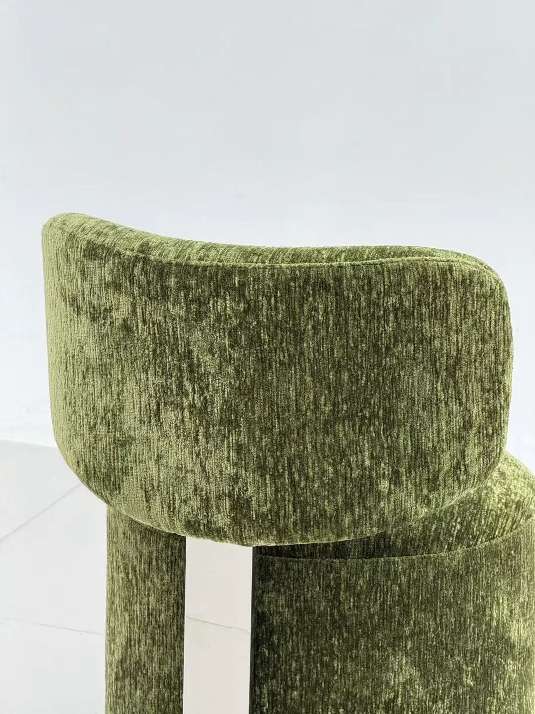 Fauteuil pivotant en velours chenille vert – Sculpt Chair