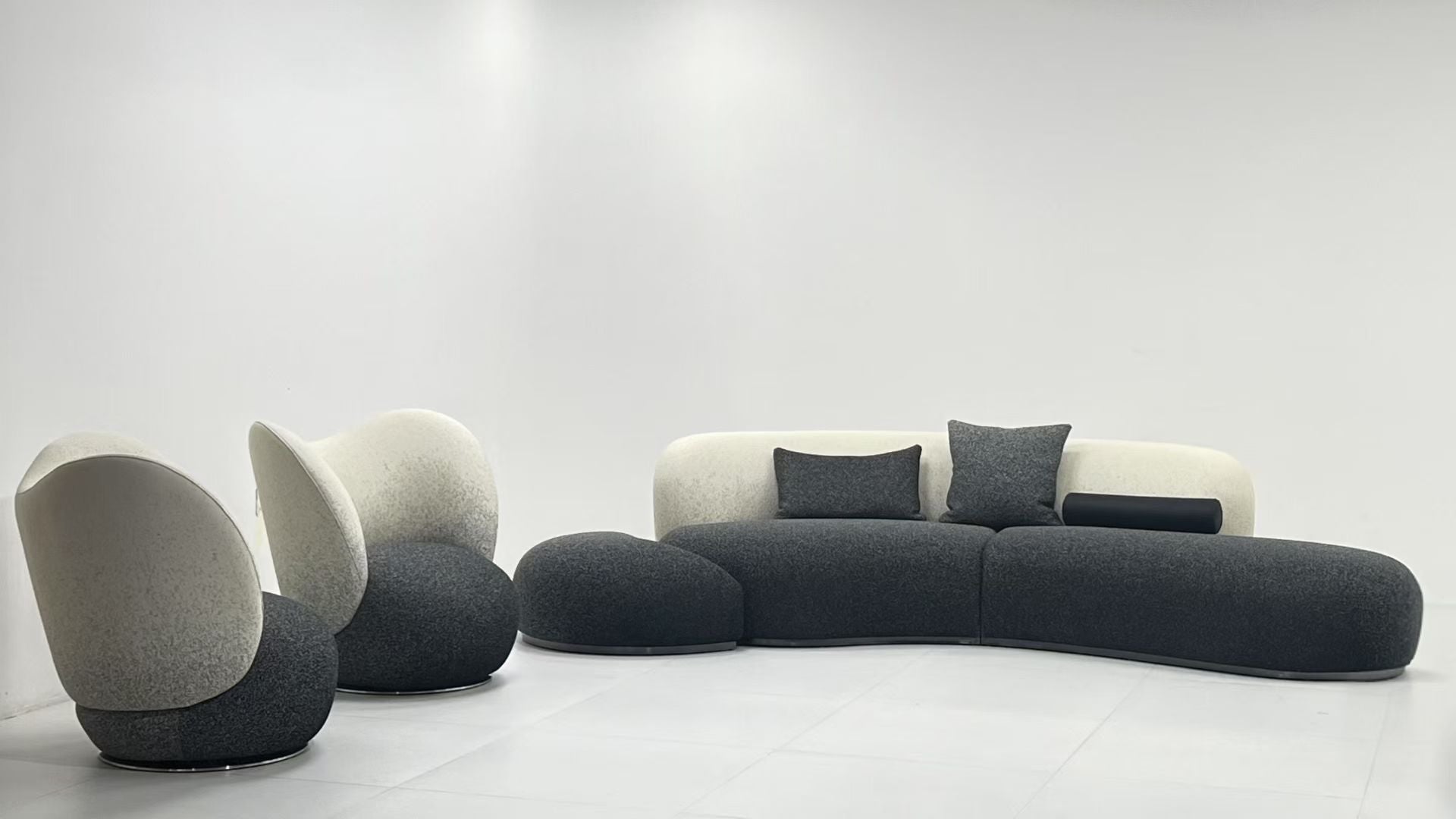 Salon lounge sculptural en tissu bouclé bicolore écru et anthracite – Cloud Sculpt