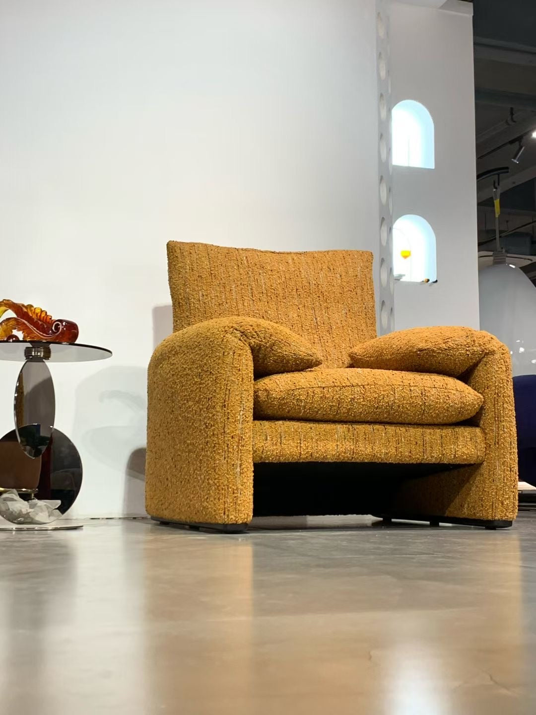 Fauteuil bloc en bouclé chiné ocre – Soft Block