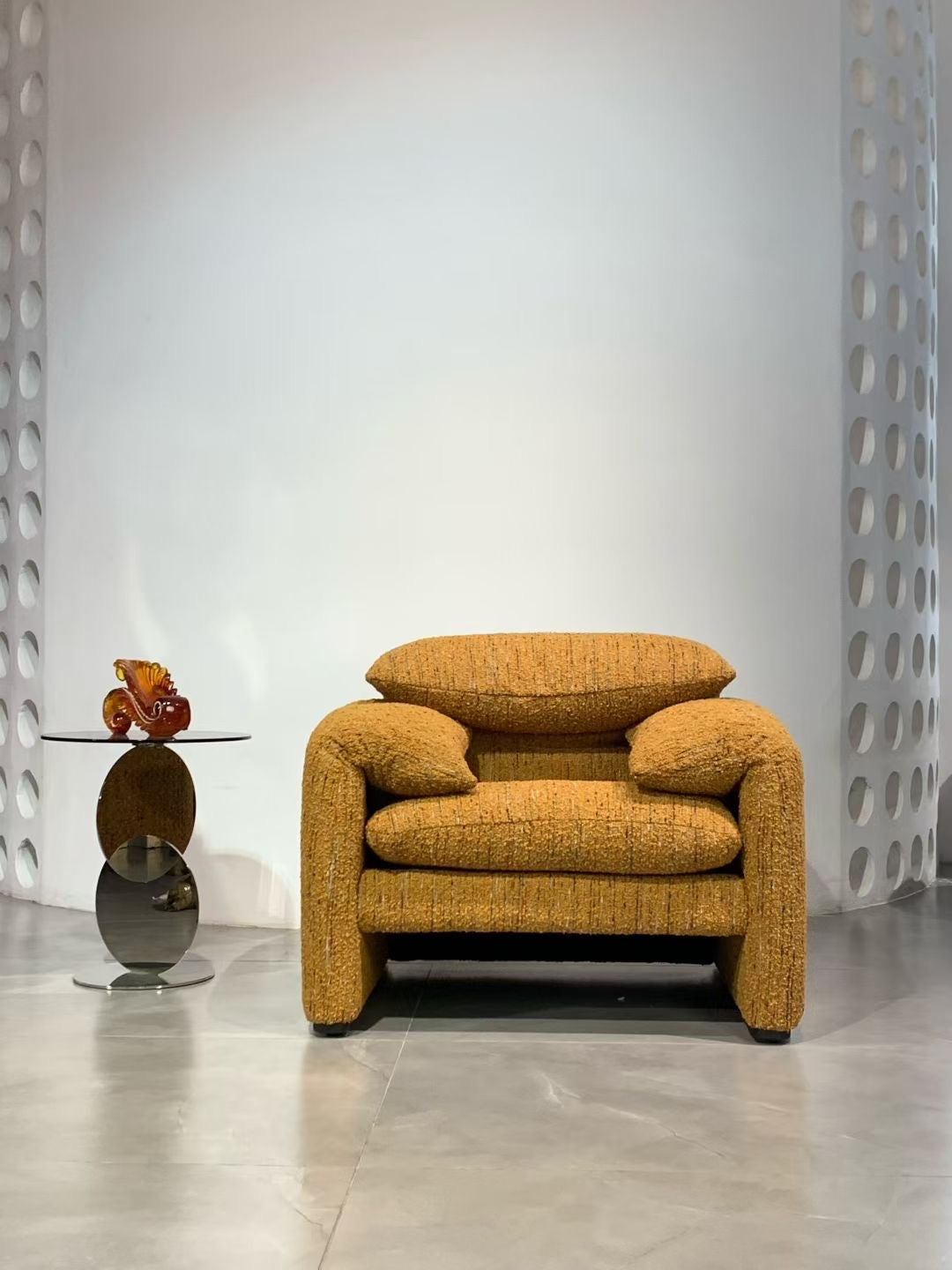 Fauteuil bloc en bouclé chiné ocre – Soft Block
