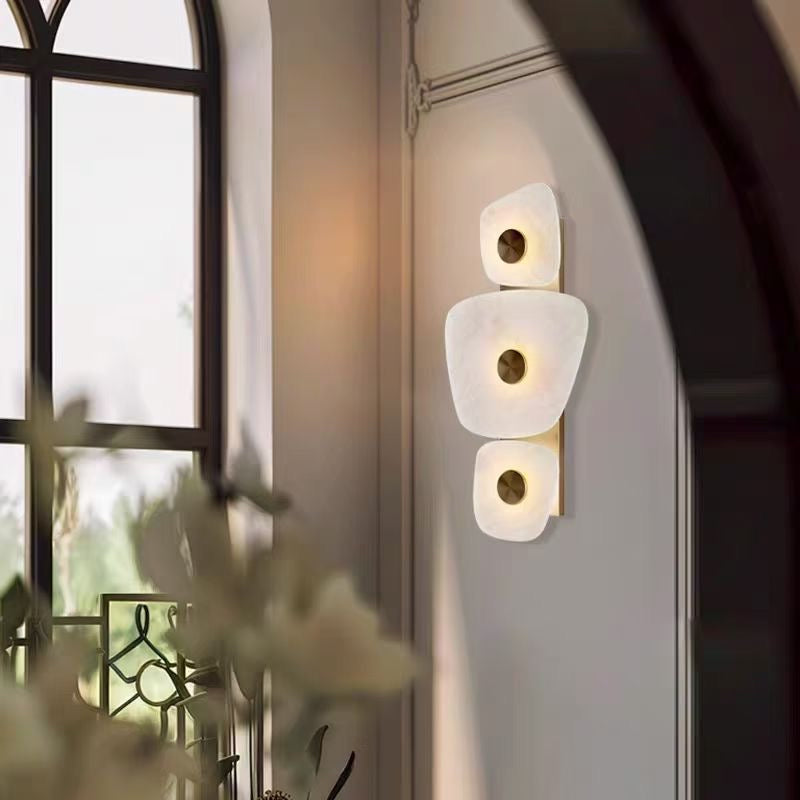 Applique murale en verre albâtre à trois vasques empilées – Soft Stone Layers