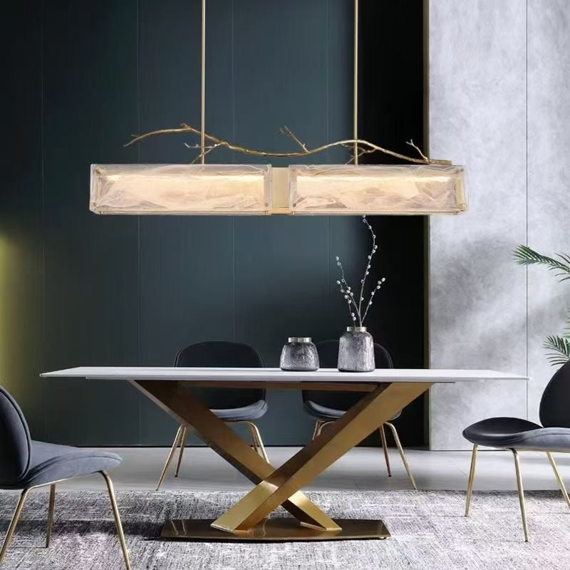 Suspension linéaire en laiton et verre givré – Branch Crystal