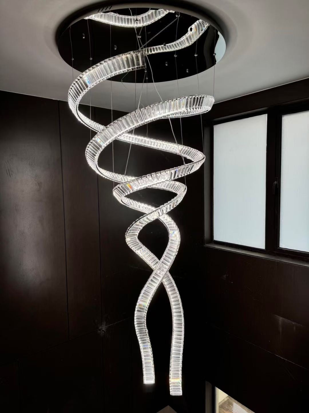 Suspension en cristal taillé effet spirale LED – Spiral Crystal
