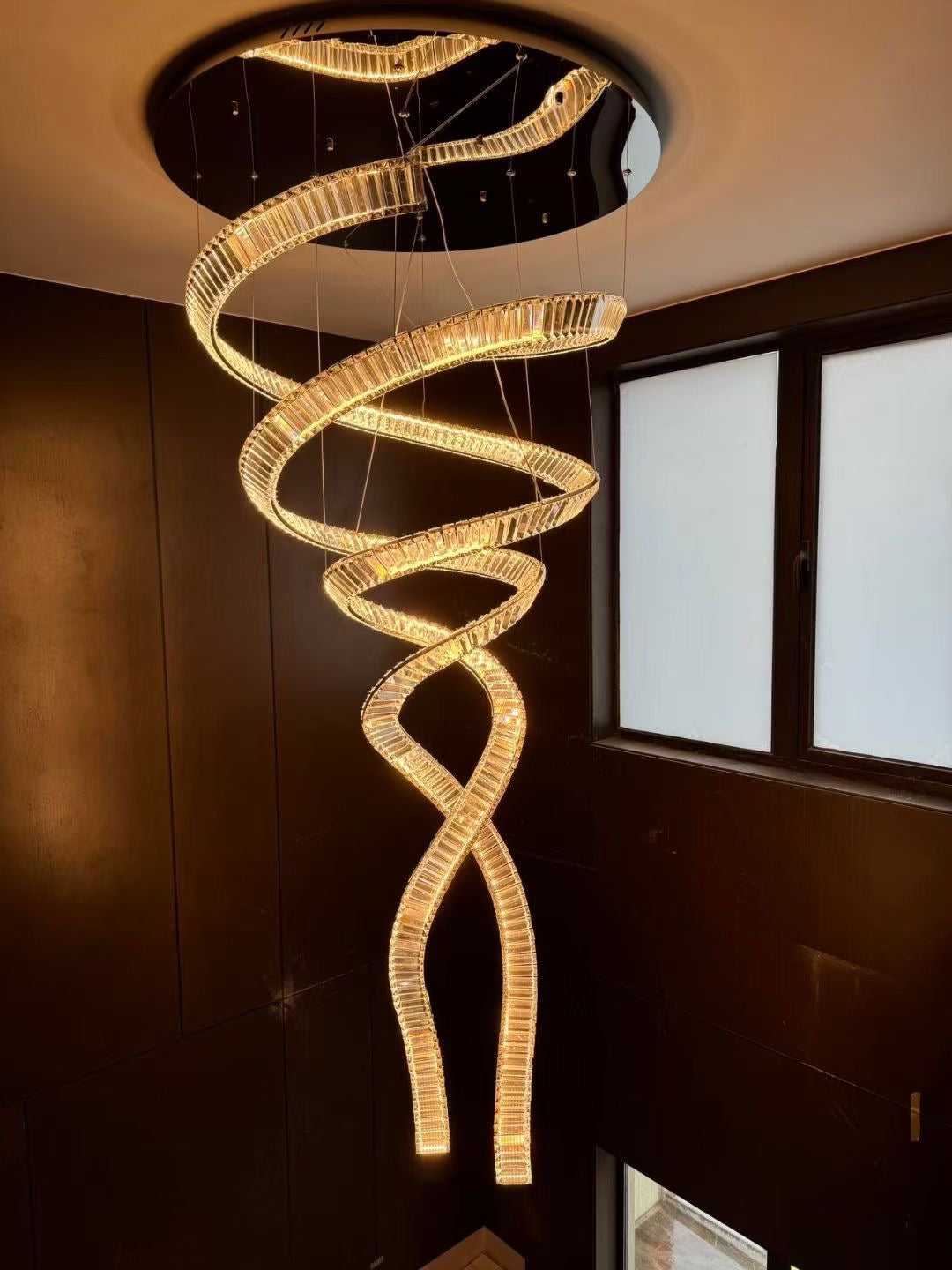 Suspension en cristal taillé effet spirale LED – Spiral Crystal