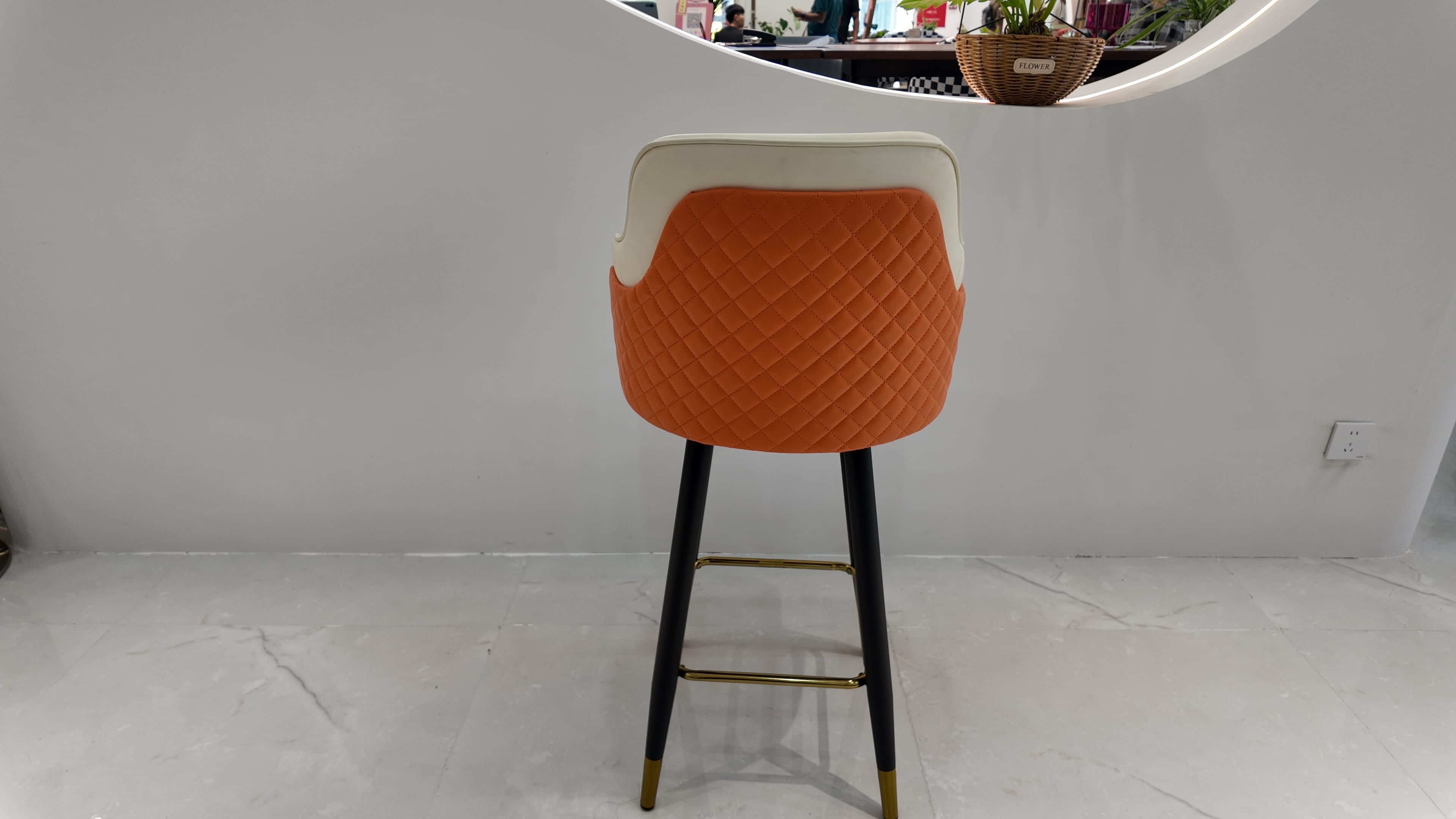 Tabouret de bar matelassé bicolore orange et crème – Diamond