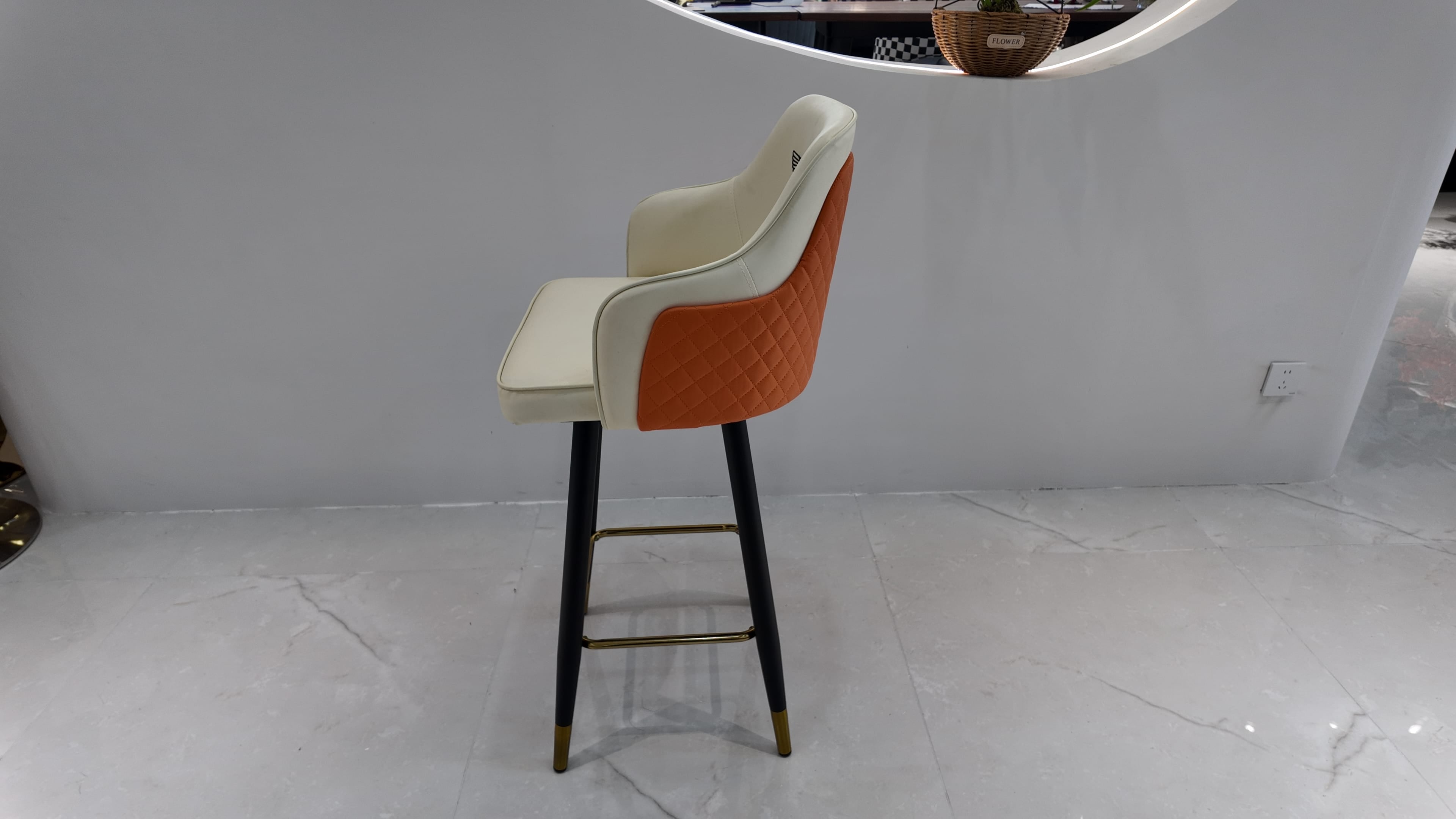 Tabouret de bar matelassé bicolore orange et crème – Diamond