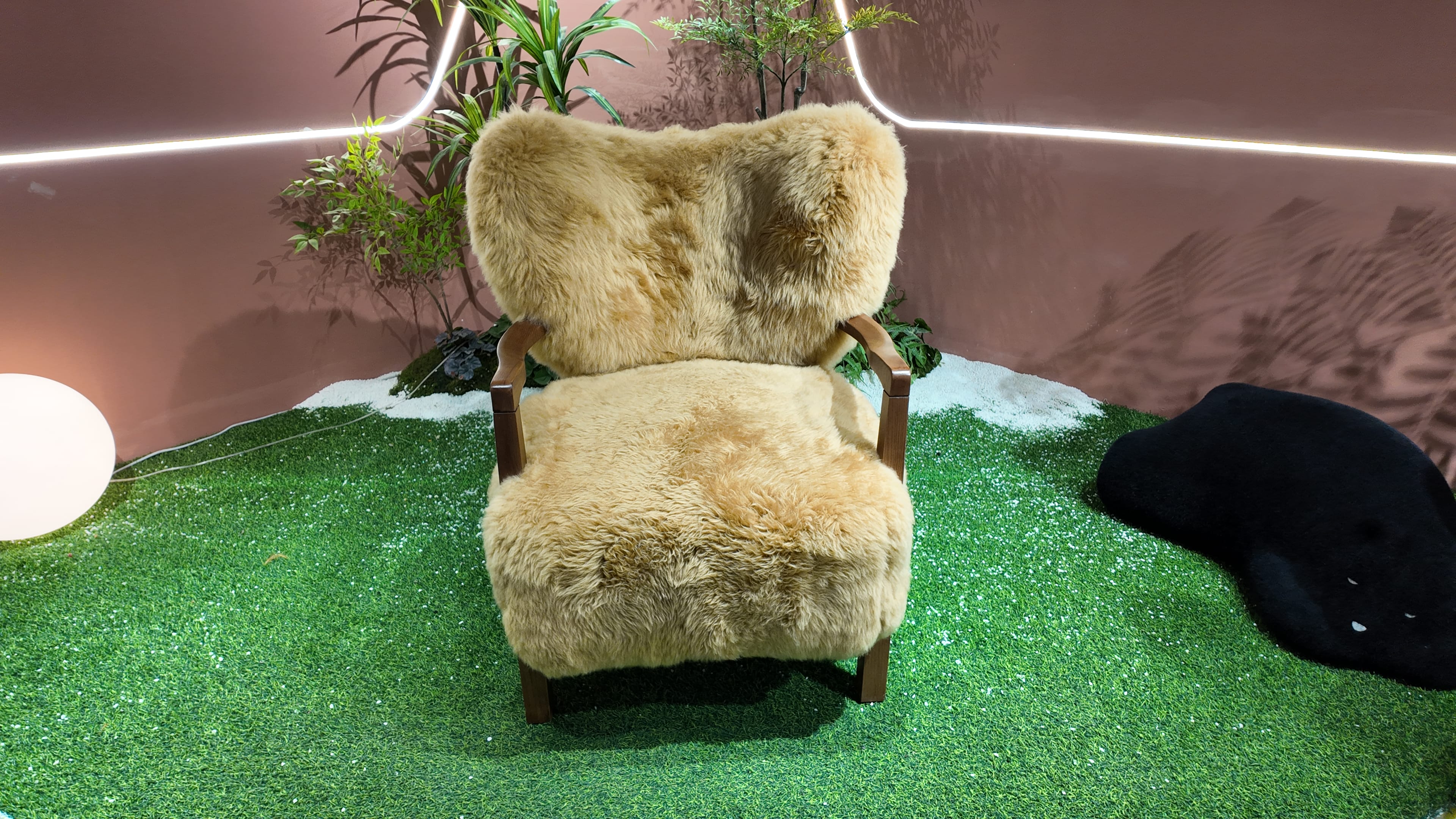 Fauteuil en peau de mouton beige à structure bois – Mouton Beige