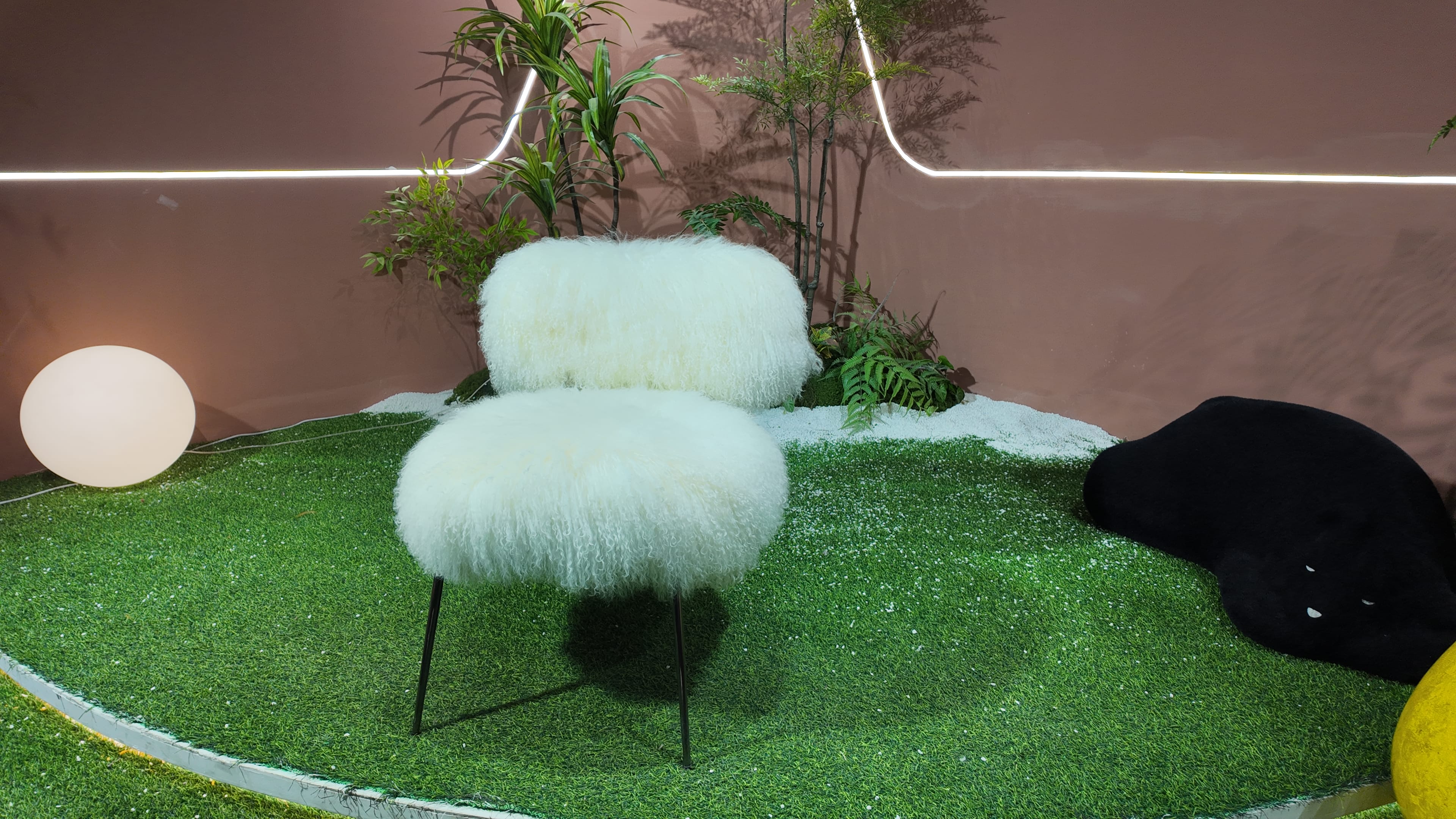 Fauteuil en fourrure longue bouclée blanche – Mouton Blanc