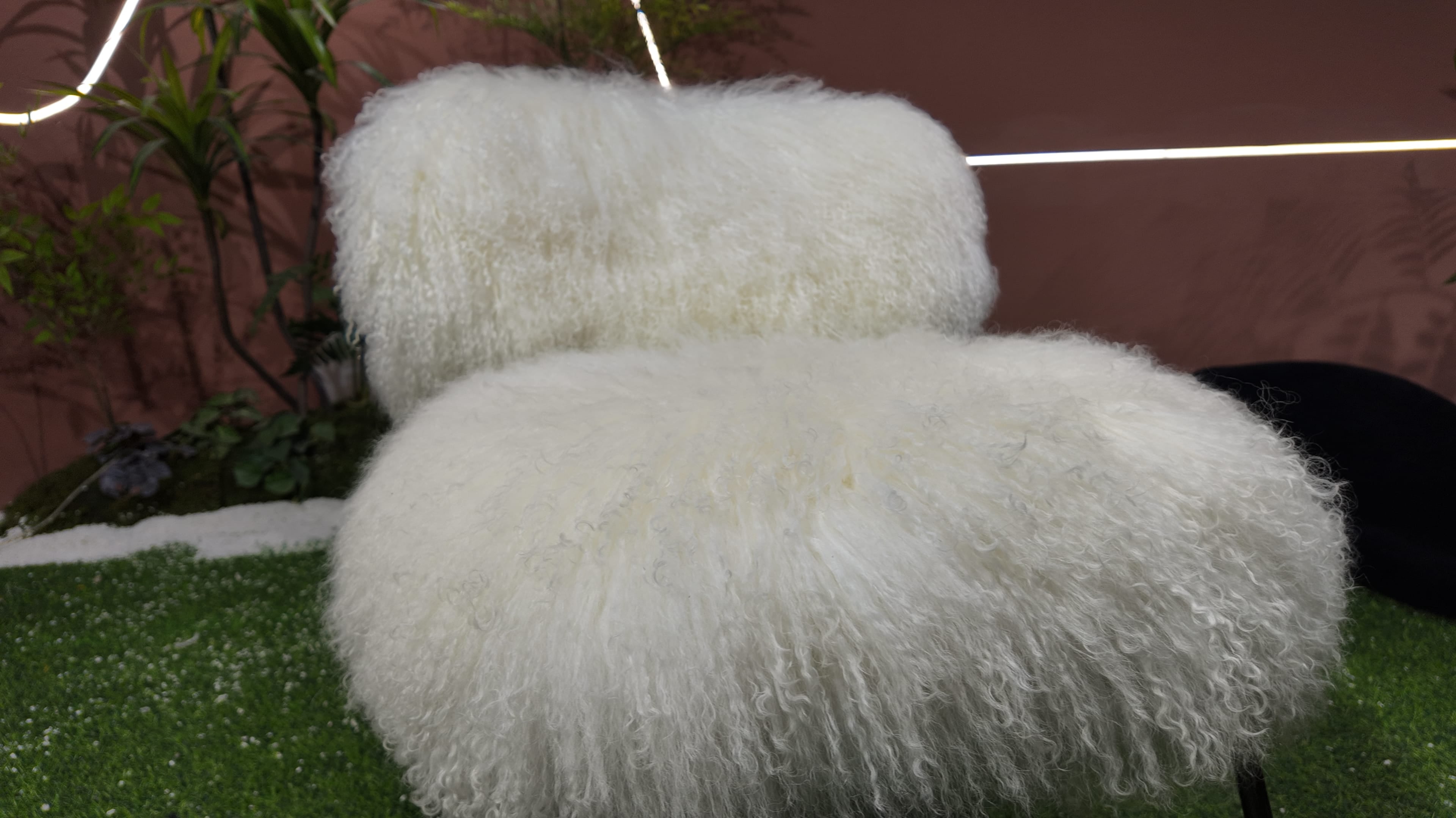 Fauteuil en fourrure longue bouclée blanche – Mouton Blanc