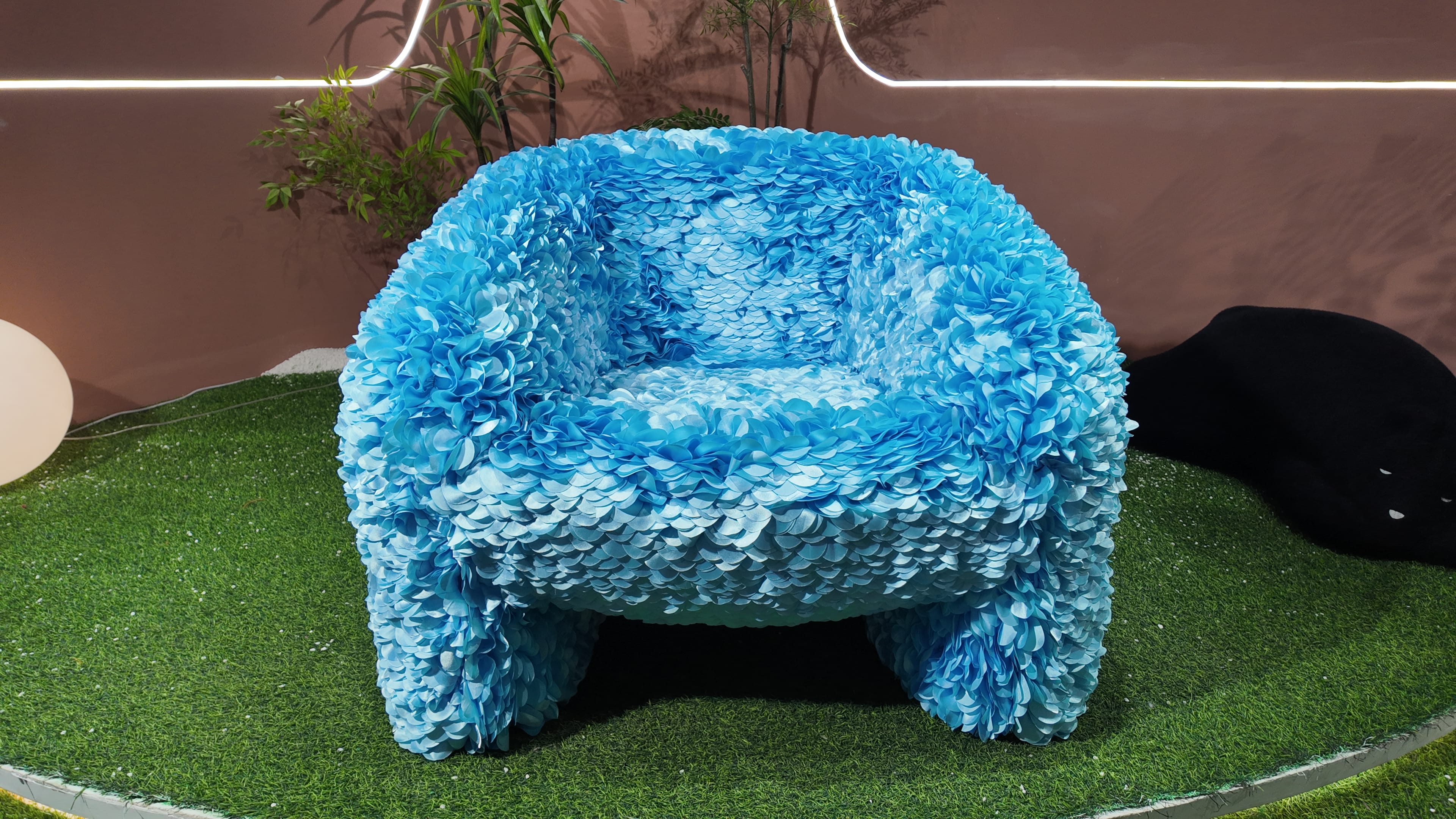 Fauteuil pétales de tissu bleu turquoise – Hortensia