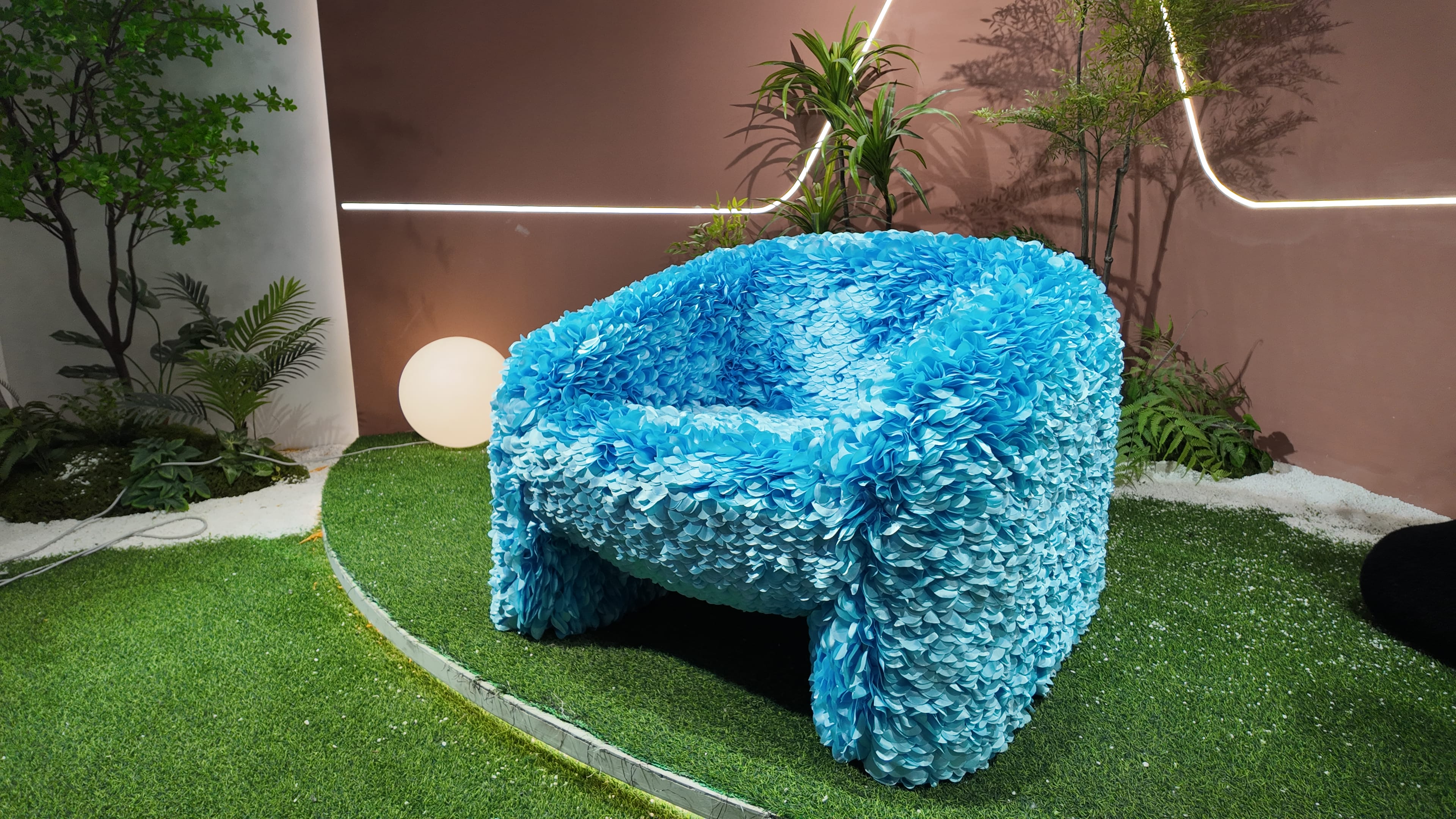 Fauteuil pétales de tissu bleu turquoise – Hortensia