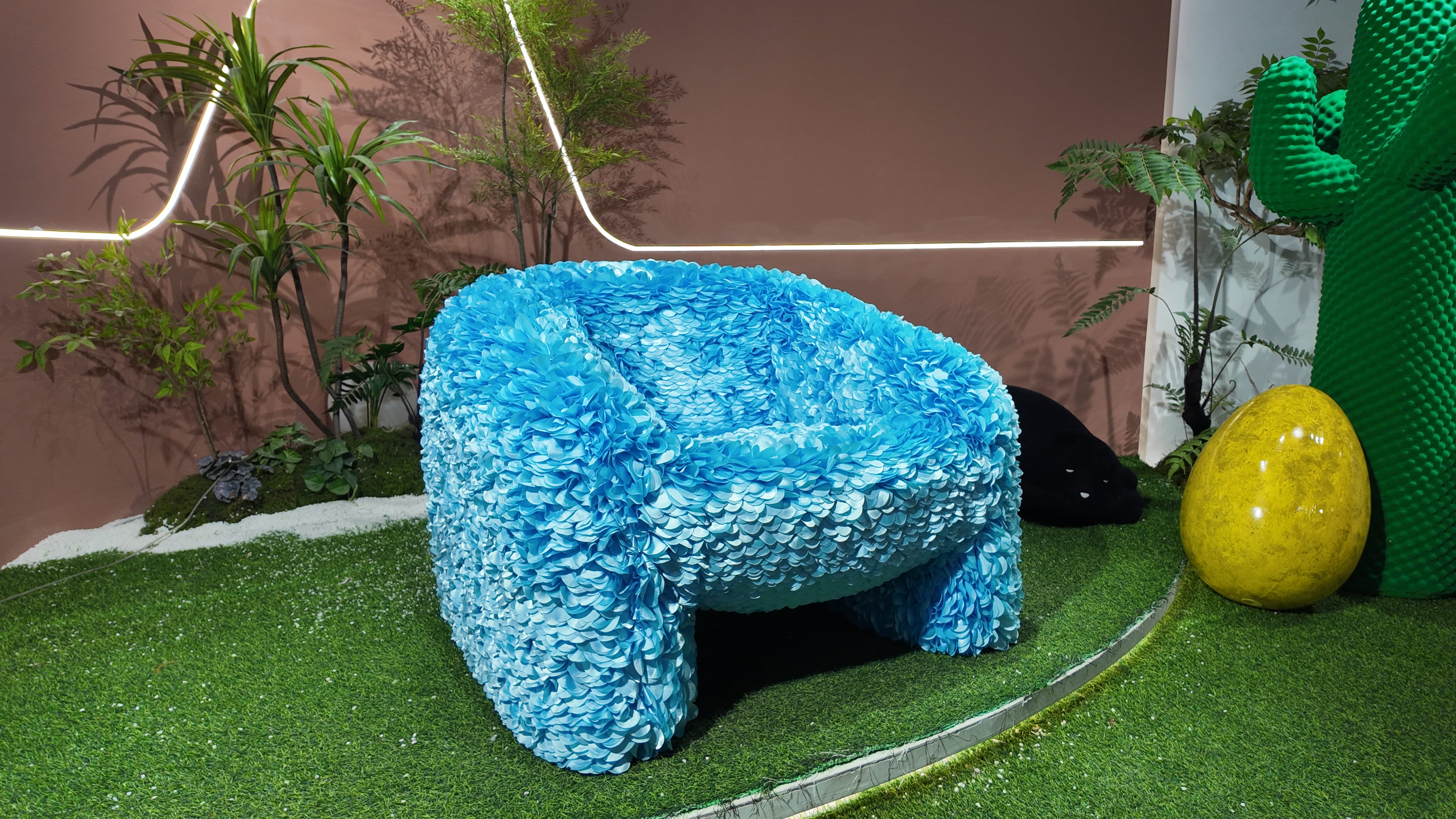 Fauteuil pétales de tissu bleu turquoise – Hortensia