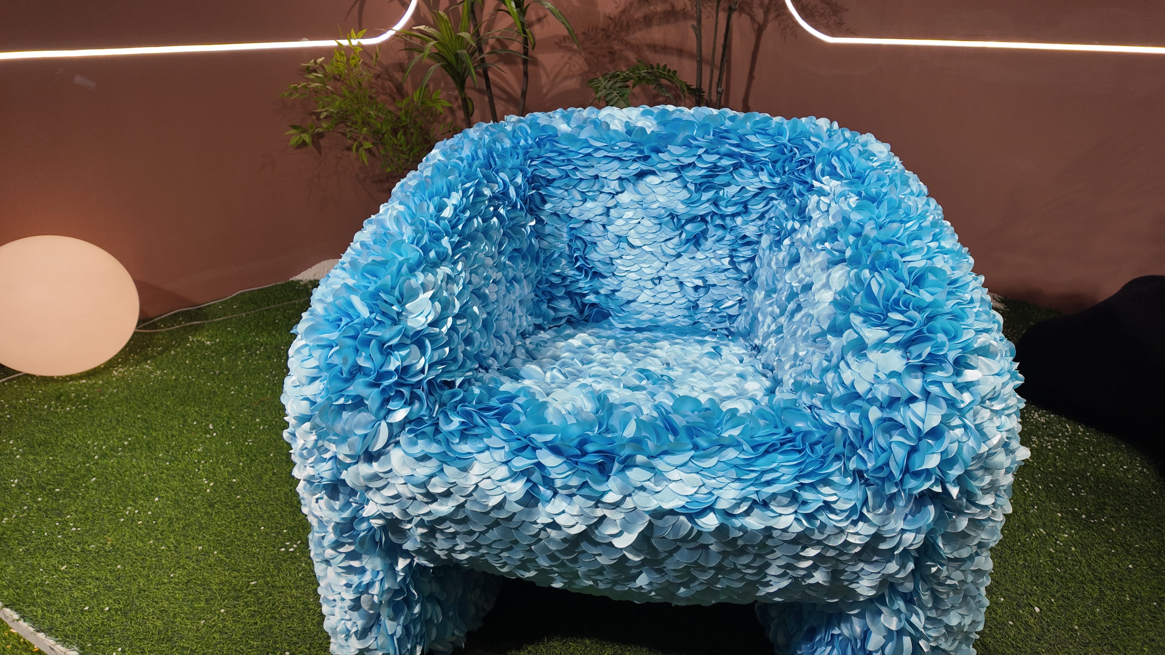 Fauteuil pétales de tissu bleu turquoise – Hortensia