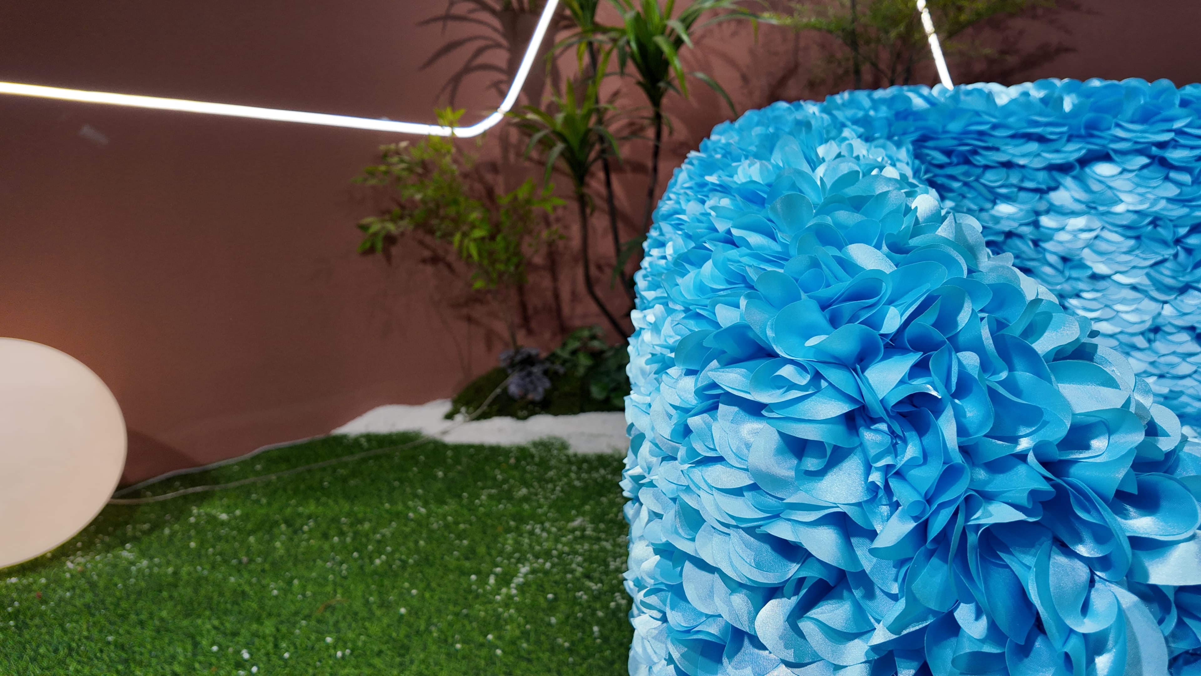 Fauteuil pétales de tissu bleu turquoise – Hortensia