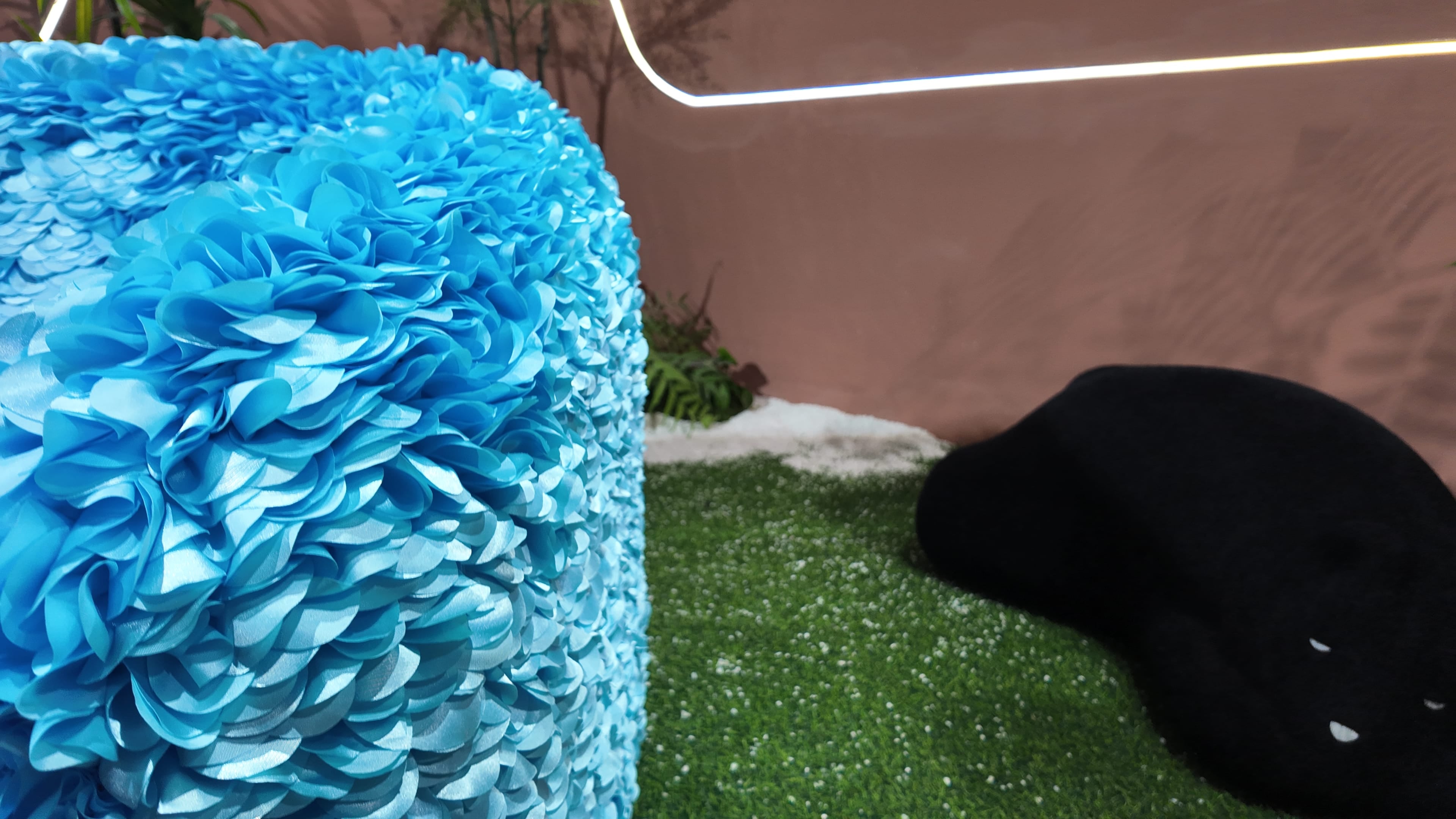 Fauteuil pétales de tissu bleu turquoise – Hortensia