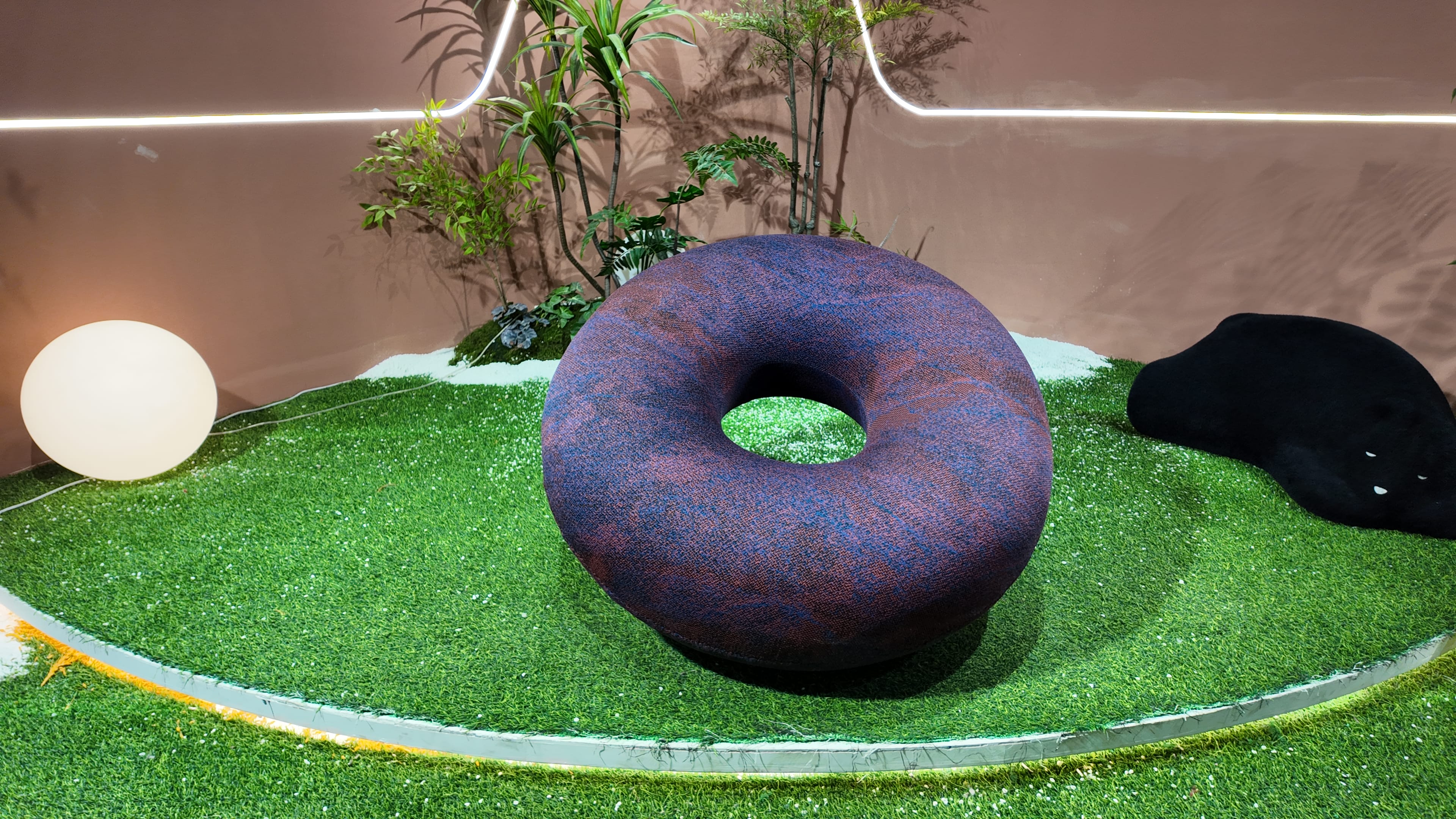 Fauteuil pouf torique en tissu chiné bleu-violet – Torus