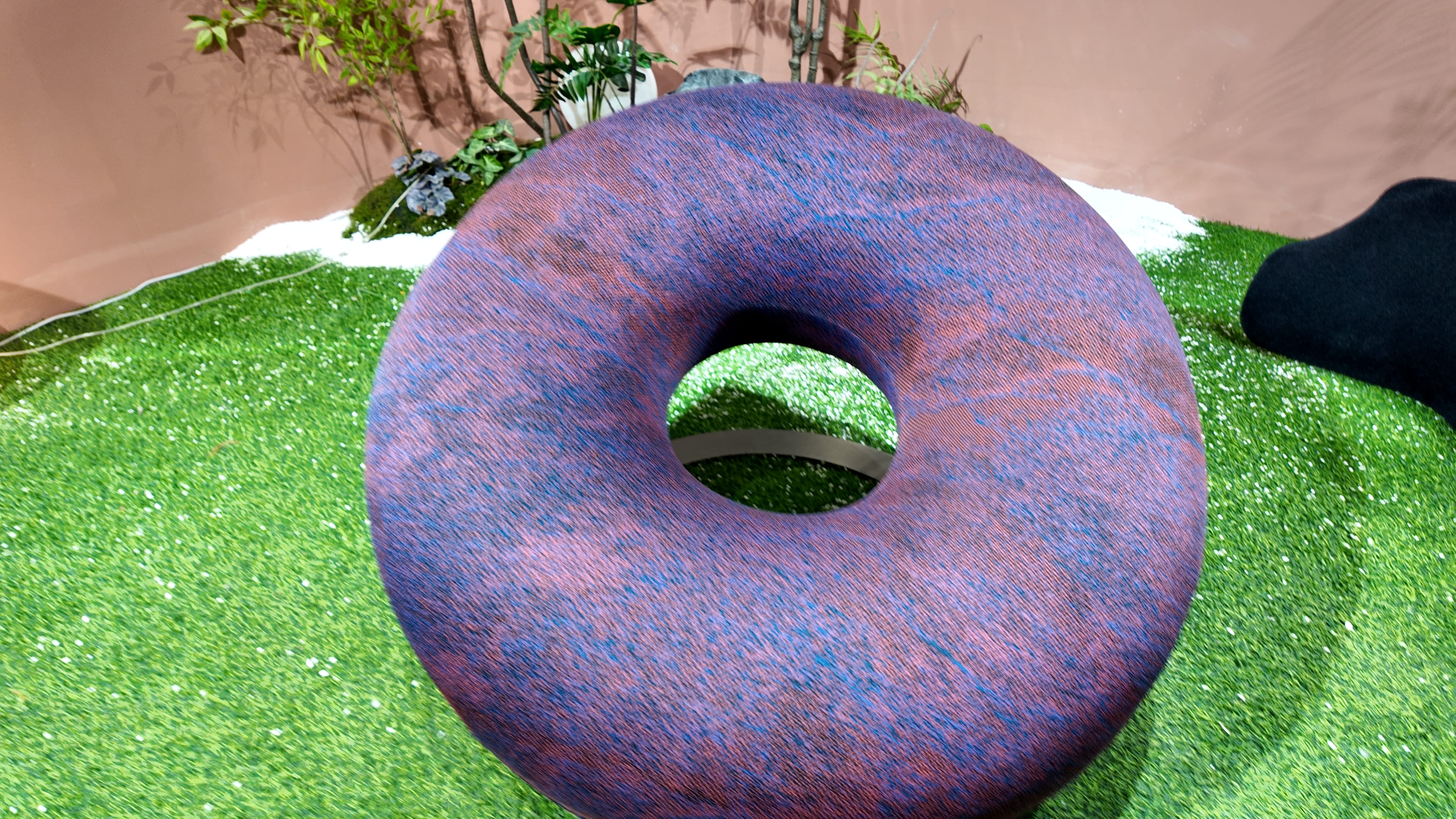 Fauteuil pouf torique en tissu chiné bleu-violet – Torus