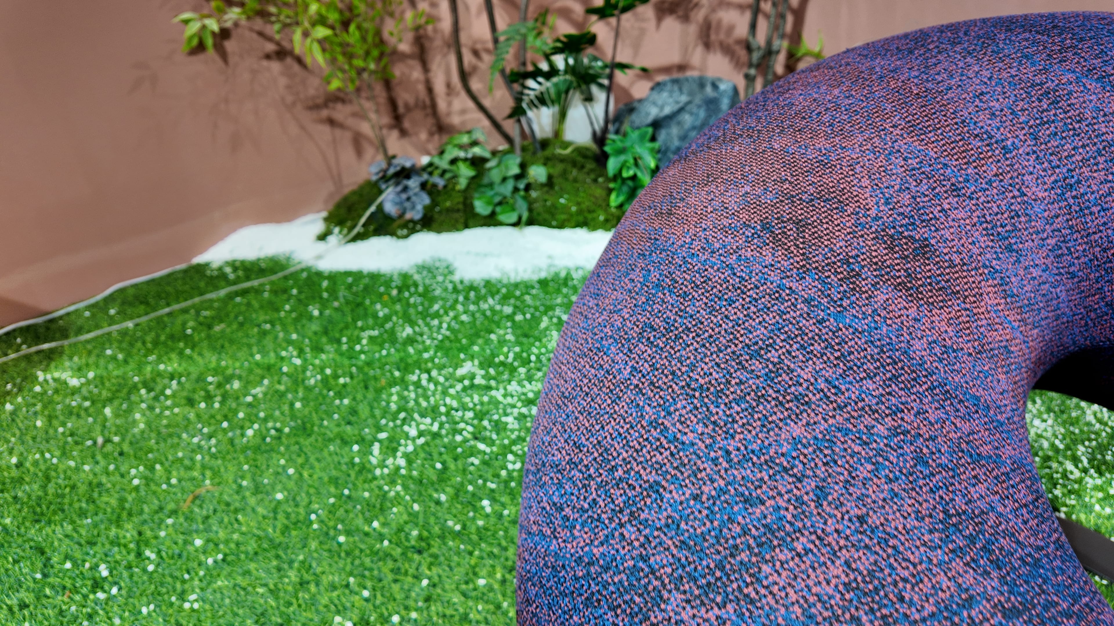 Fauteuil pouf torique en tissu chiné bleu-violet – Torus
