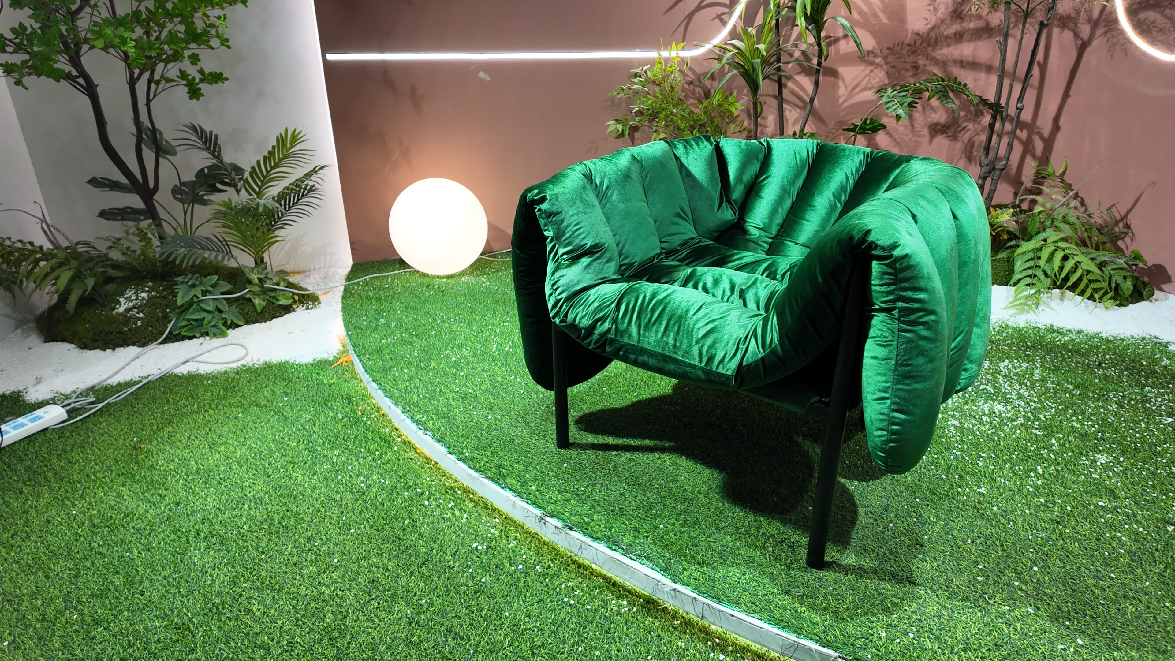 Fauteuil lounge en velours côtelé vert émeraude – Camaleonda