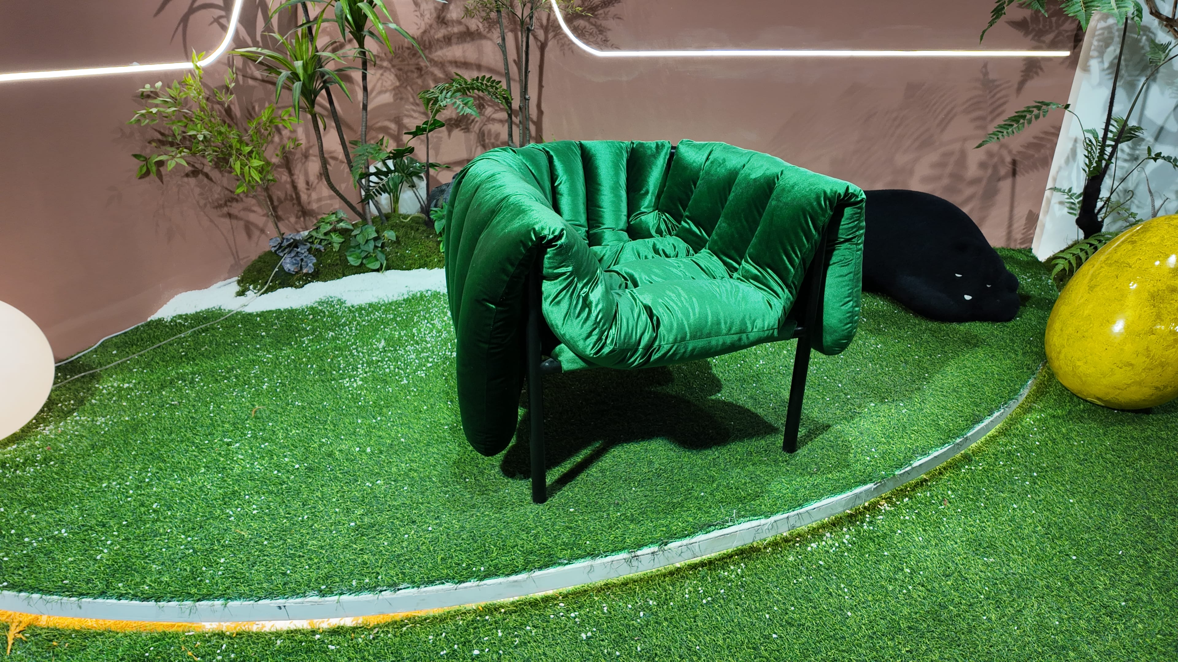 Fauteuil lounge en velours côtelé vert émeraude – Camaleonda