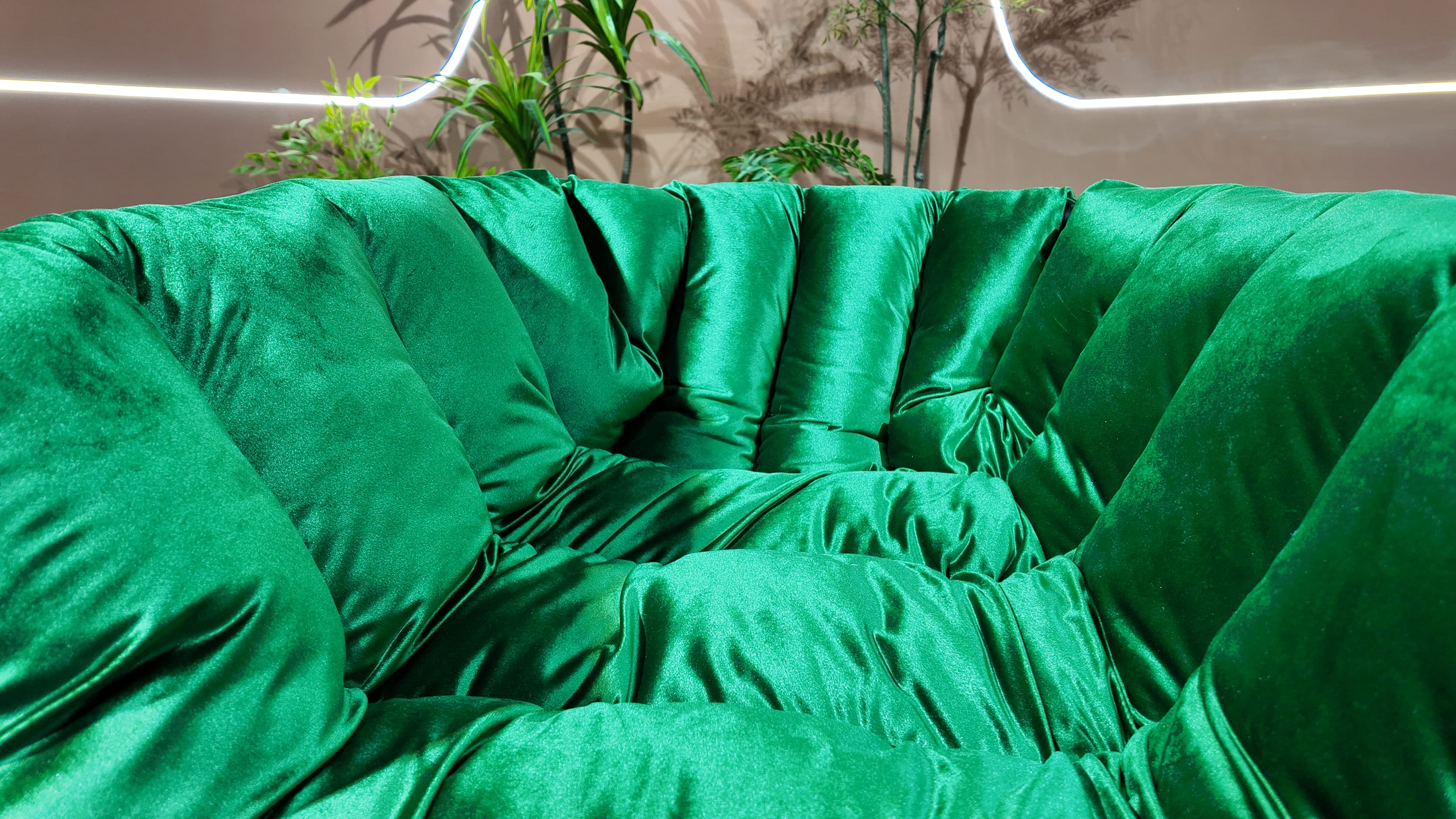 Fauteuil lounge en velours côtelé vert émeraude – Camaleonda