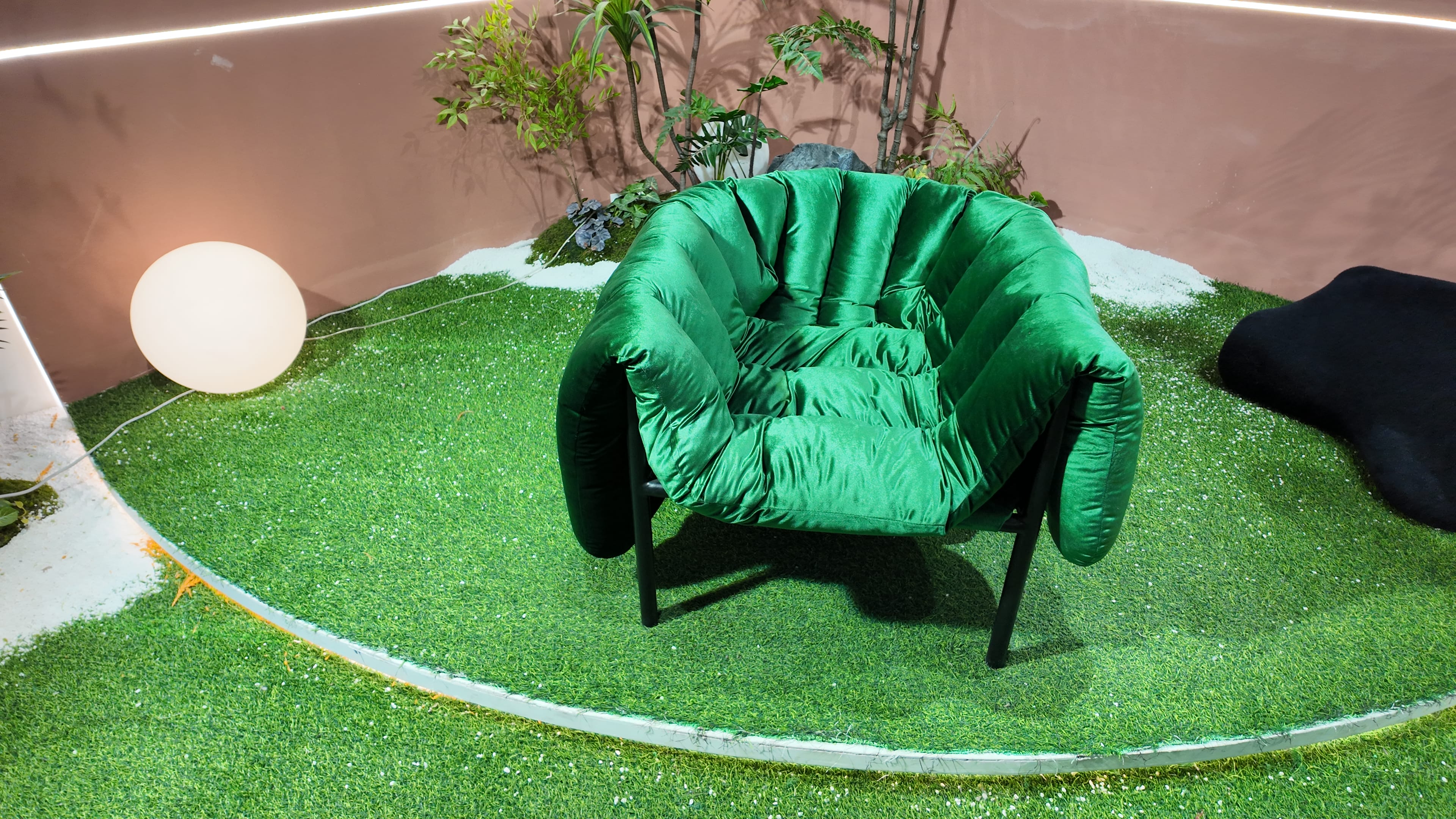Fauteuil lounge en velours côtelé vert émeraude – Camaleonda