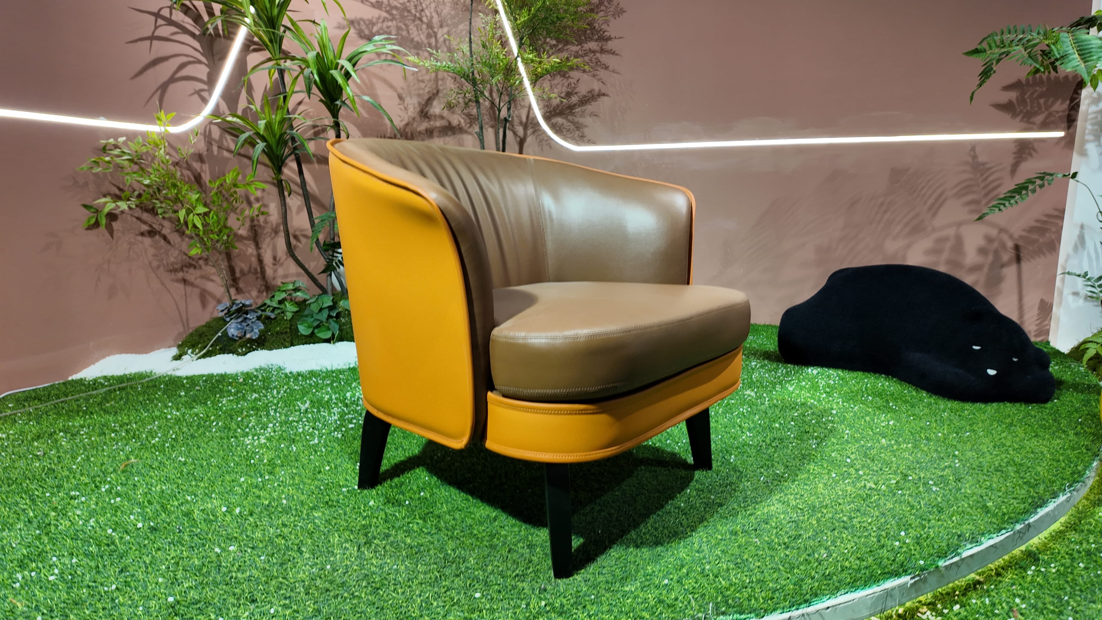 Fauteuil club en cuir bicolore taupe et cognac – Classica