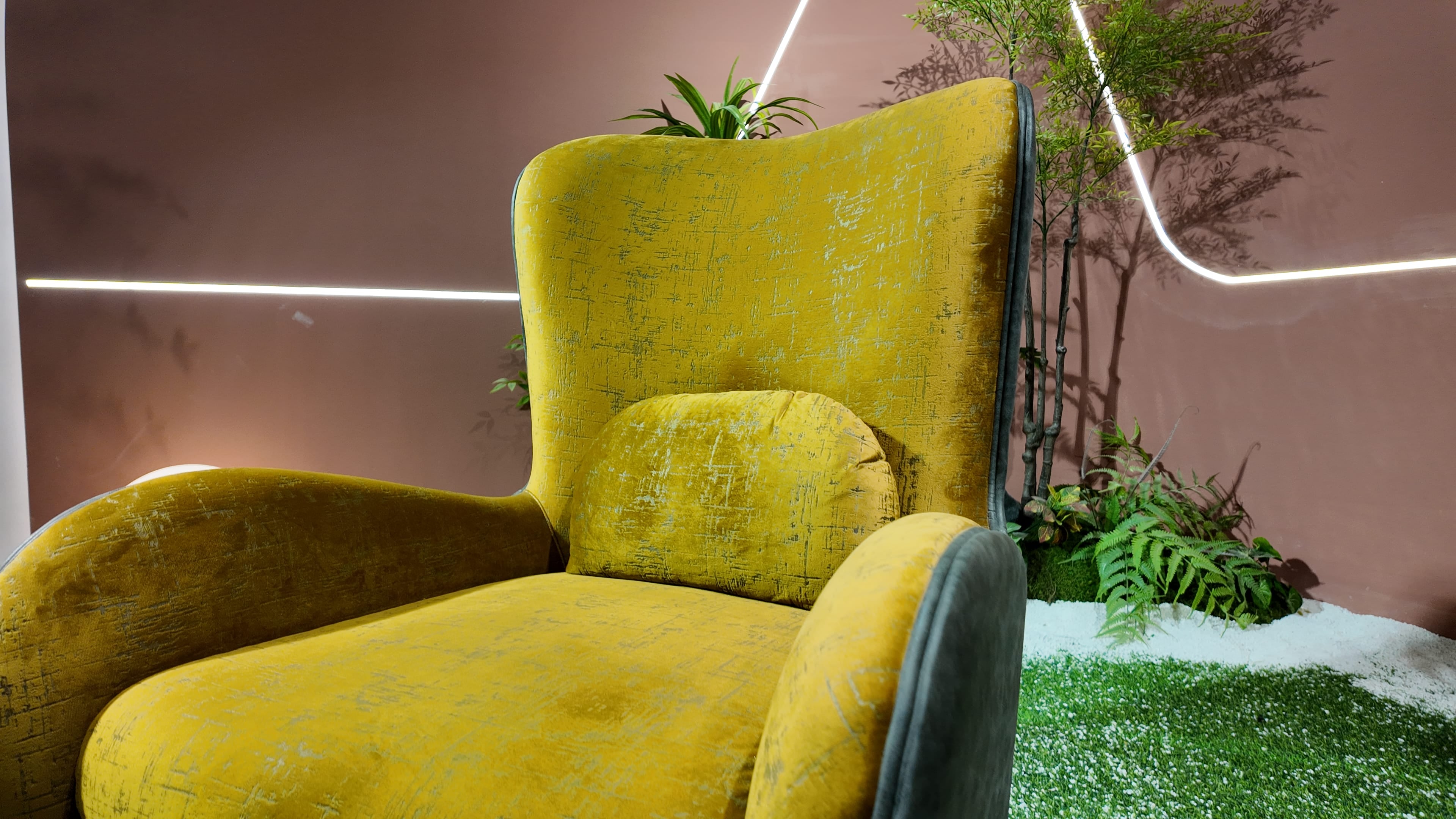 Fauteuil design bicolore velours gris anthracite et jaune moutarde – Arketipo