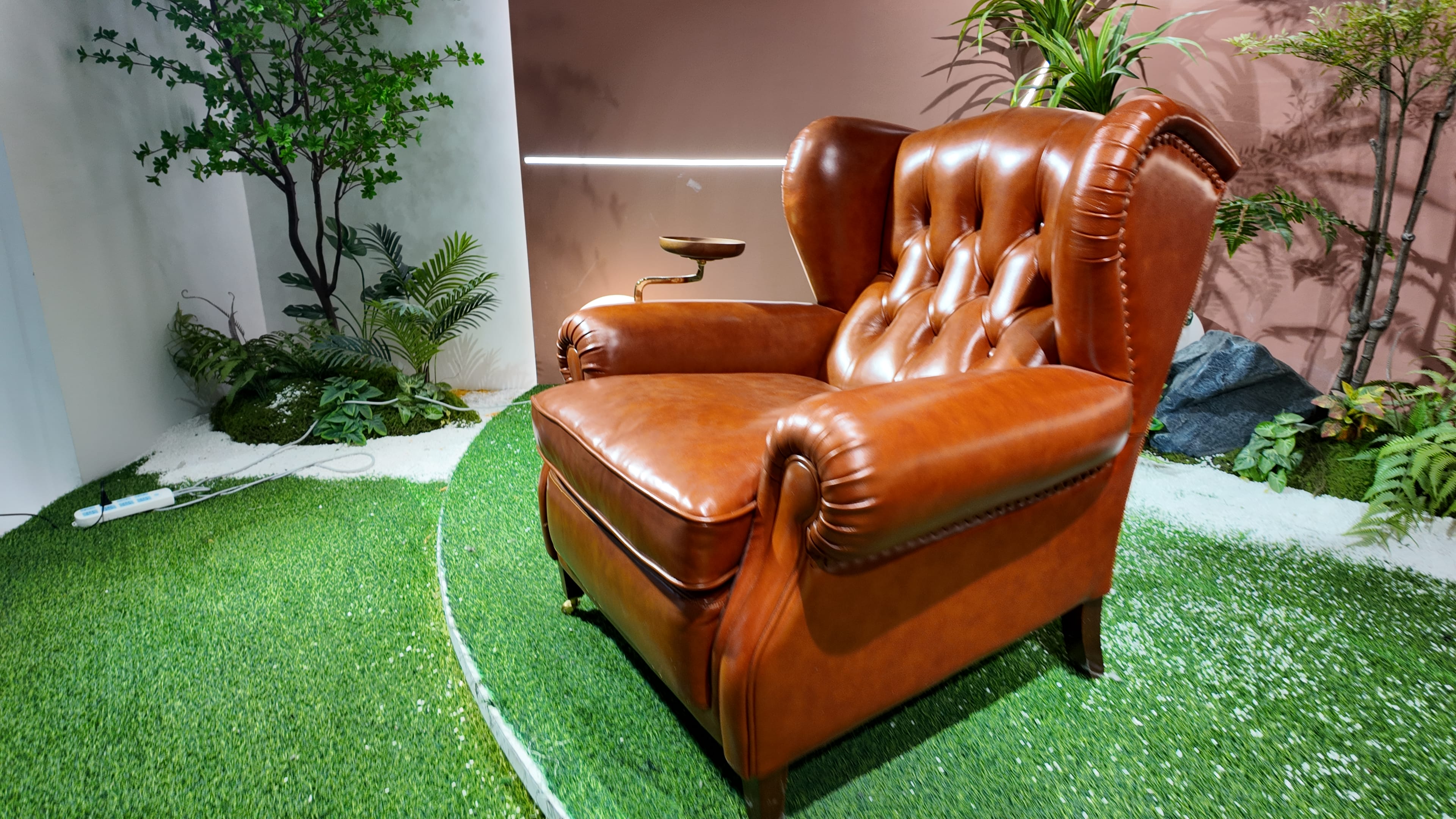 Fauteuil Chesterfield en cuir cognac capitonné – CIGAR 1919