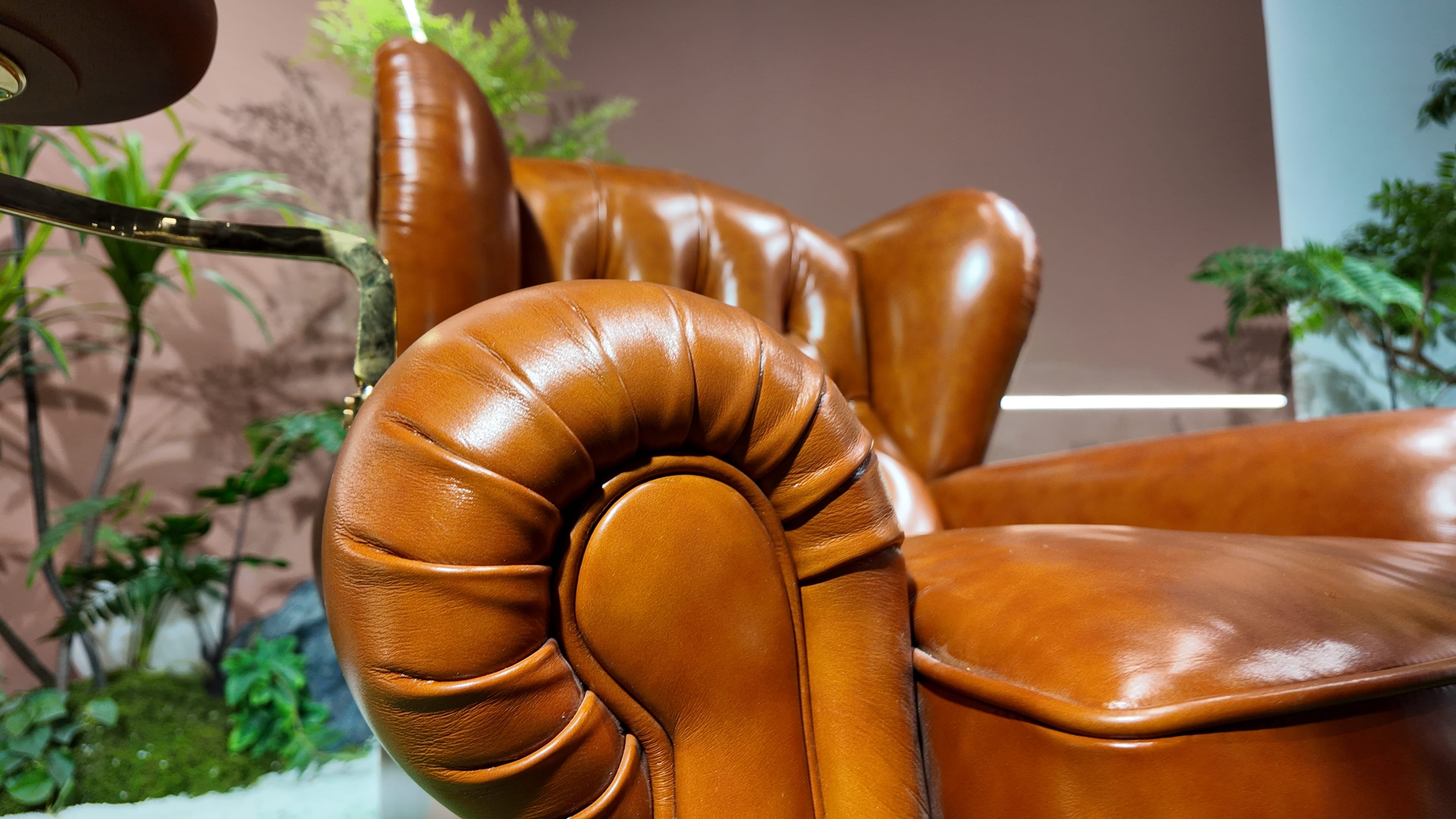 Fauteuil Chesterfield en cuir cognac capitonné – CIGAR 1919