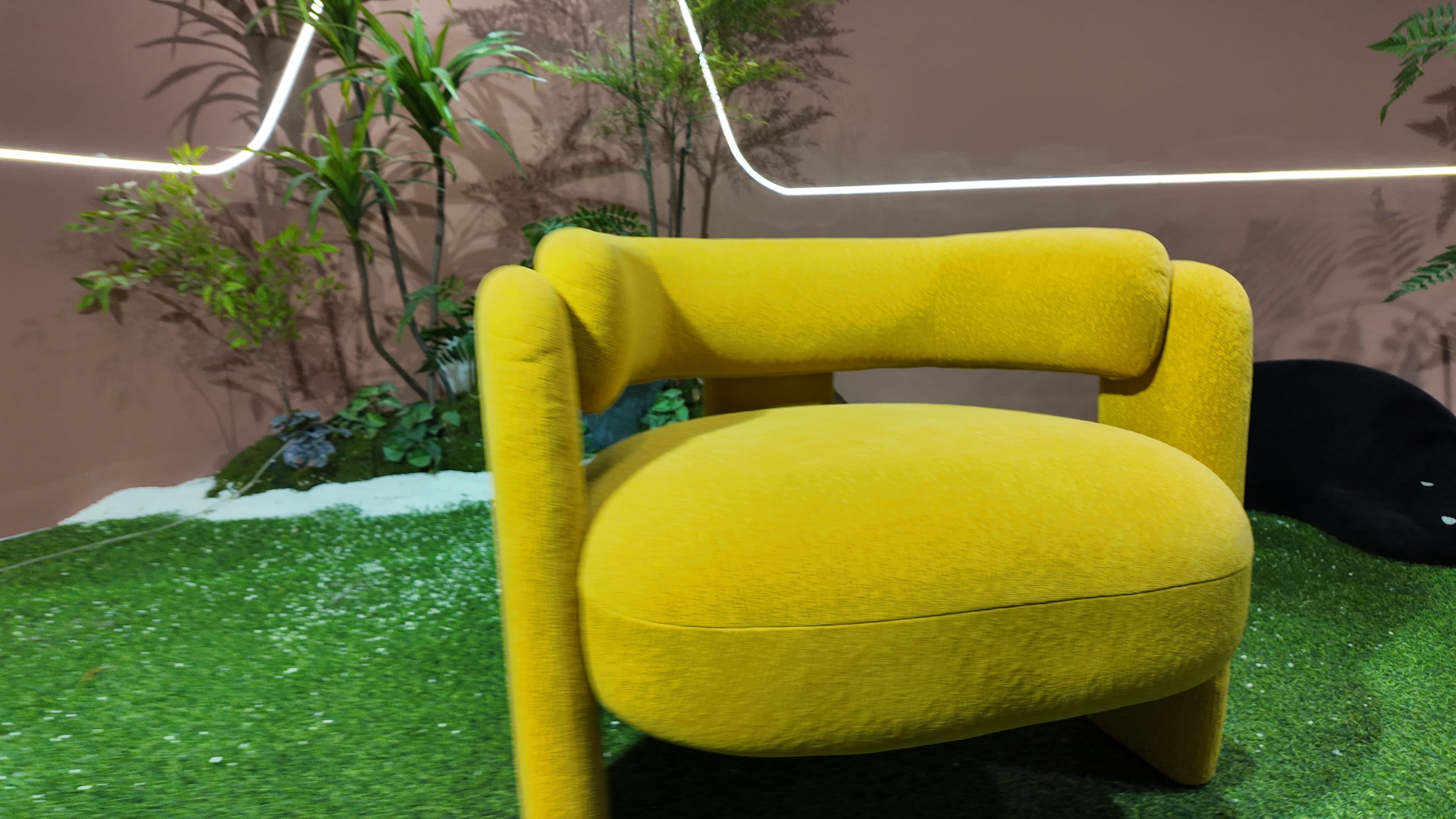 Fauteuil design en tissu bouclé jaune moutarde – BUBBLE
