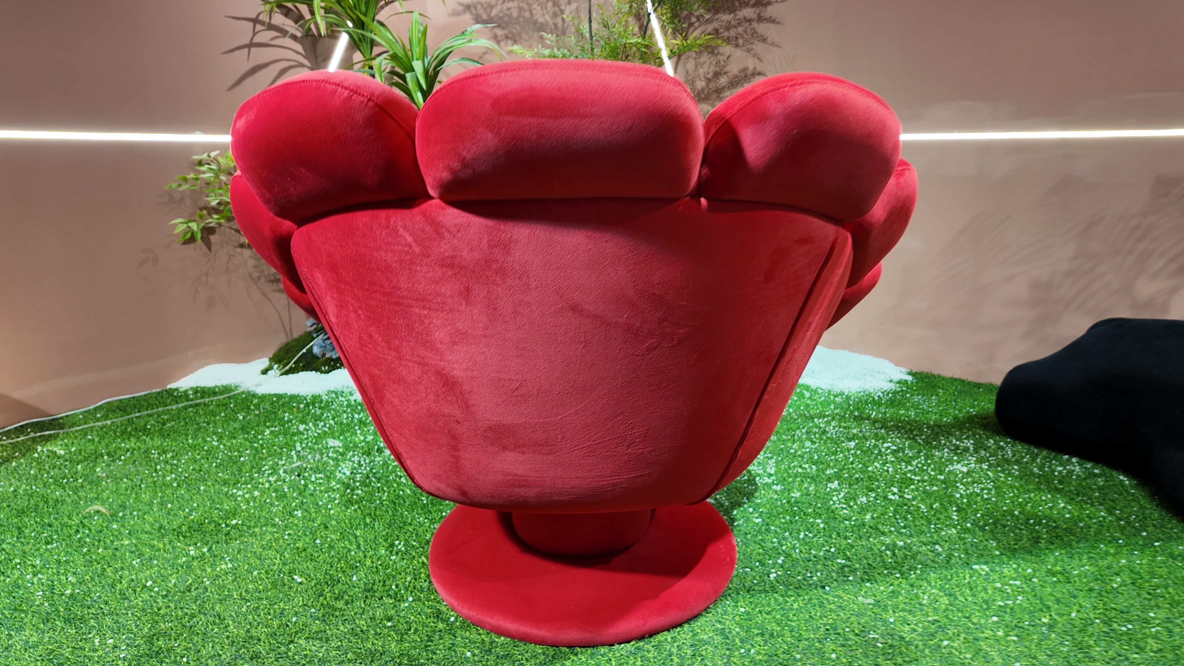 Fauteuil coquillage en velours rouge – Coquille Royale