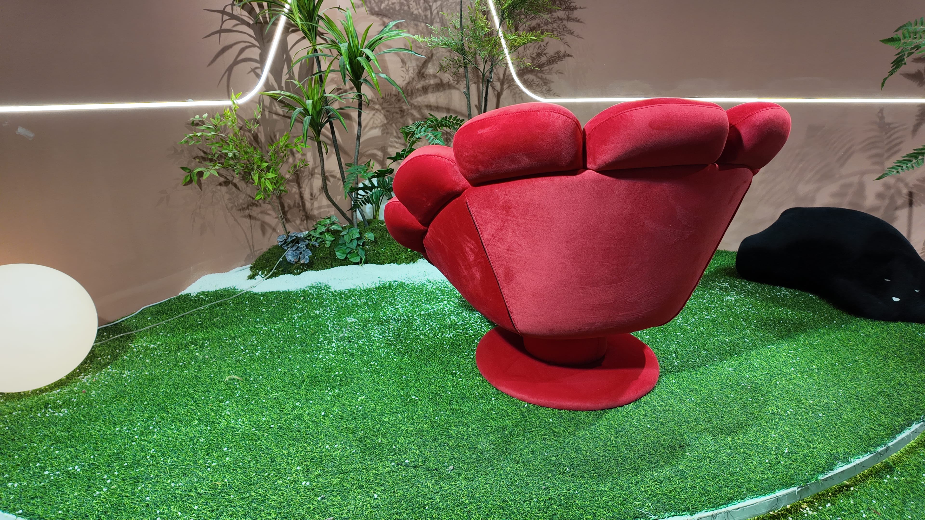 Fauteuil coquillage en velours rouge – Coquille Royale