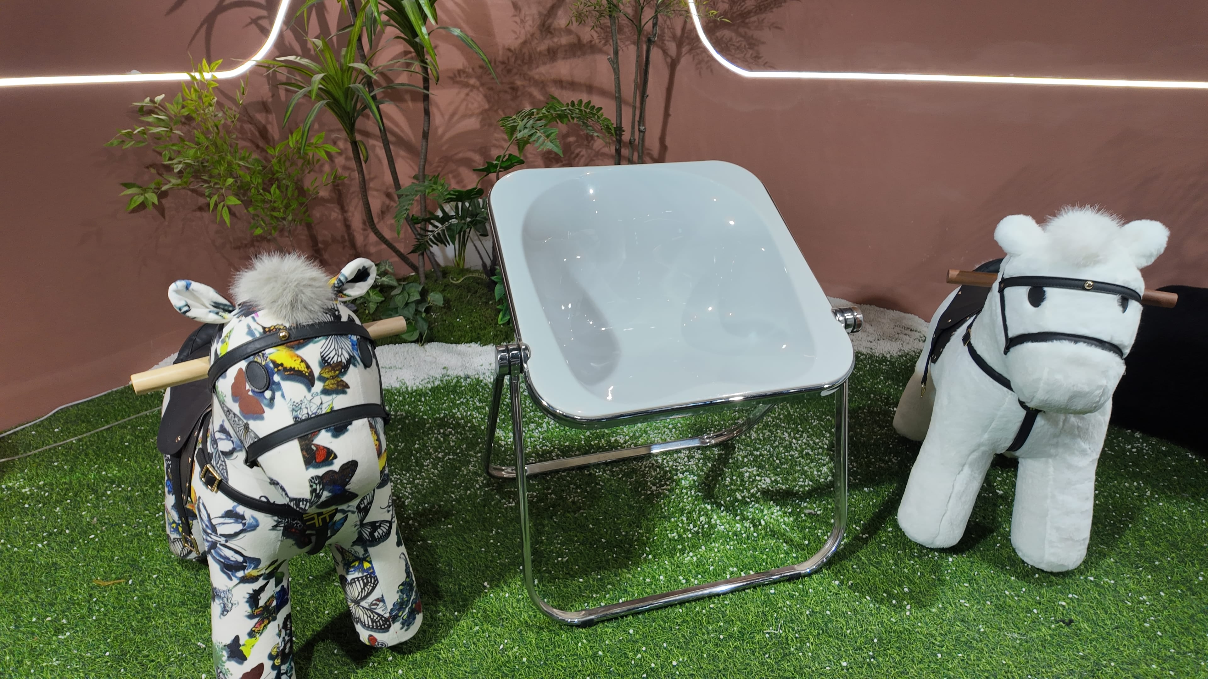 Tabouret enfant coque blanche piètement chromé pliant – Ghost Square
